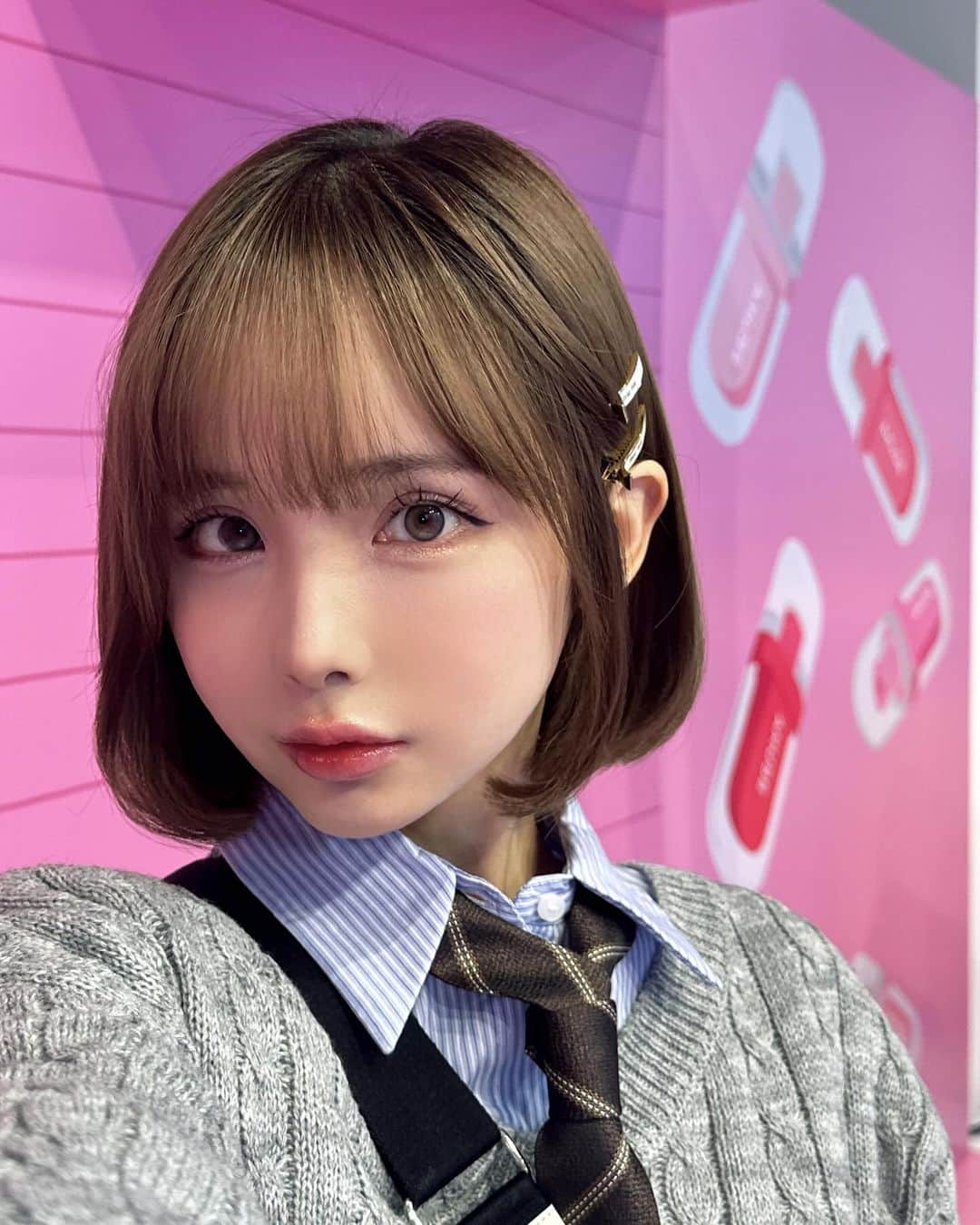 ソン・アミのインスタグラム：「全部 @amuse のコスメ縛りメイクしたよ✨ リップは05でじゅわっと🍑 #amusegirl #amuse #韓国コスメ💞✌🏻」