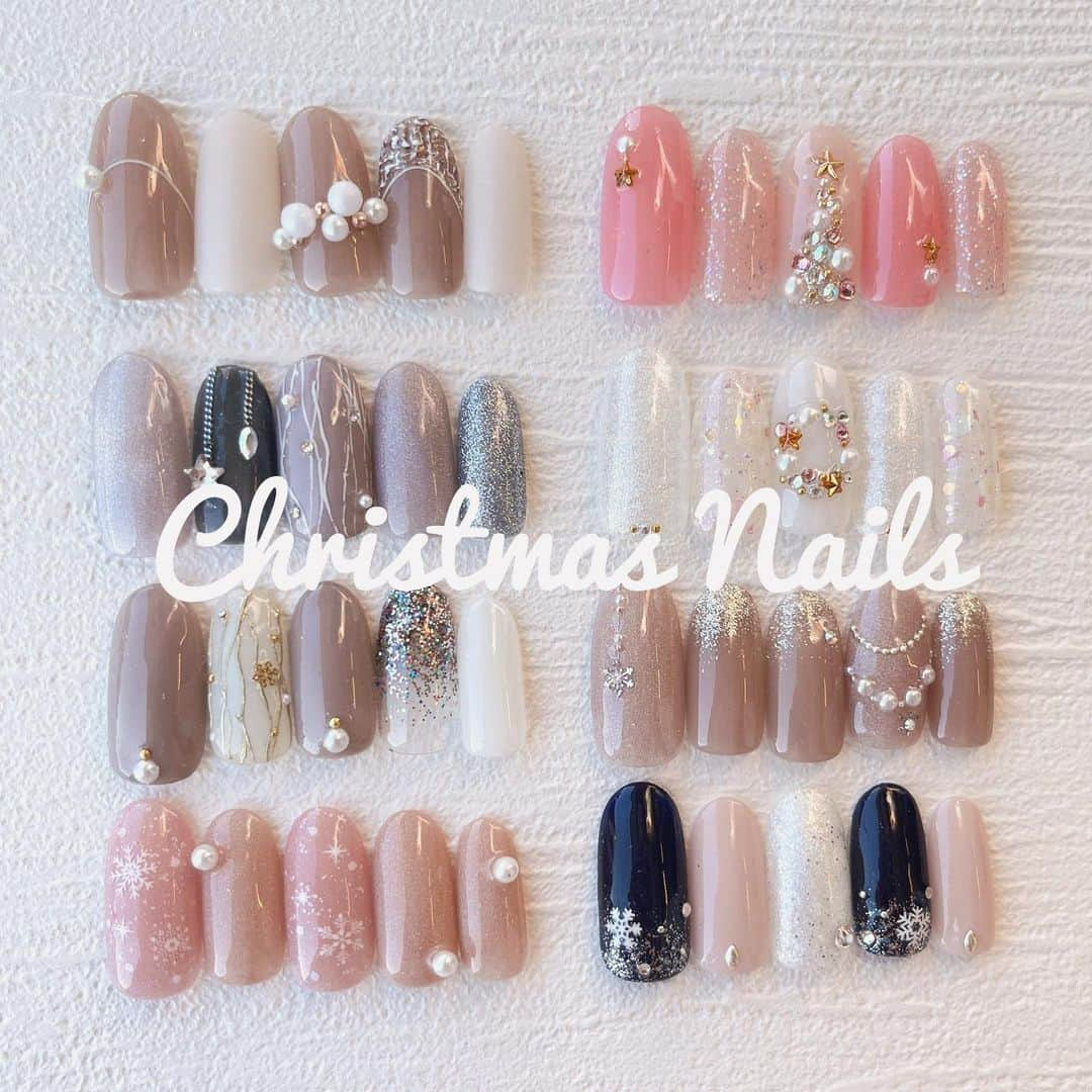 黒崎えり子のインスタグラム：「Christmas nails🌟🌟  クリスマスシーズンにぴったりのデザイン特集🎄✨ 気になるデザインがありましたらお気軽にお問合せください✨  Designed by Sakurako Awaji & Shoko Sakamoto  @sakurako_nail1248  @erikonail_shoko   #クリスマスネイル #christmasnails #エリコネイル #エリコネイル表参道 #オーナメントネイル #ツリーネイル #マグネットネイル #パールネイル #クリスマスオーナメント #大人クリスマスネイル #冬ネイル #冬ネイル2023 #ラメグラデーション」