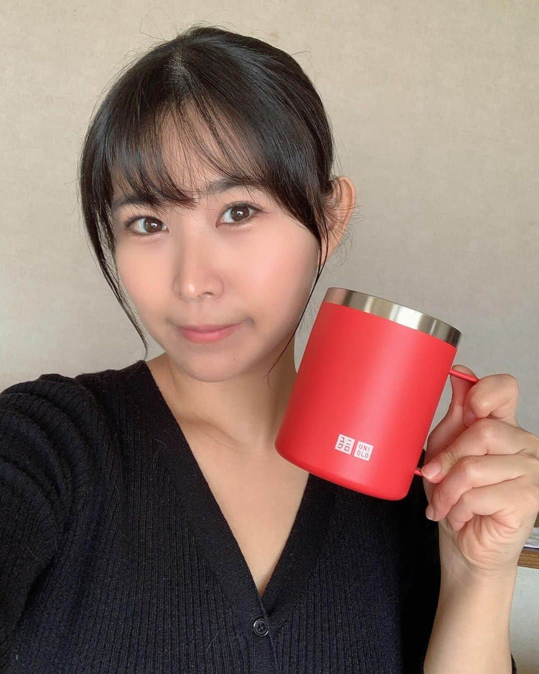 西村禮のインスタグラム：「UNIQLOの感謝祭ノベルティゲットしてきた💕 東京じゃ諦めていたから地元で手に入れたよー✨ ユニラーとして感無量🥹  私のは33番のストロベリージャム🍓かと思われる！ ステンレスマグカップ大好き！ かわいすぎて幸せ🤤  先着だから開店ダッシュしたけど一番乗りだった(笑) ちょっと恥ずかしかった🫣  大切に使うー💕  #ユニクロ感謝祭 #uniqlo」