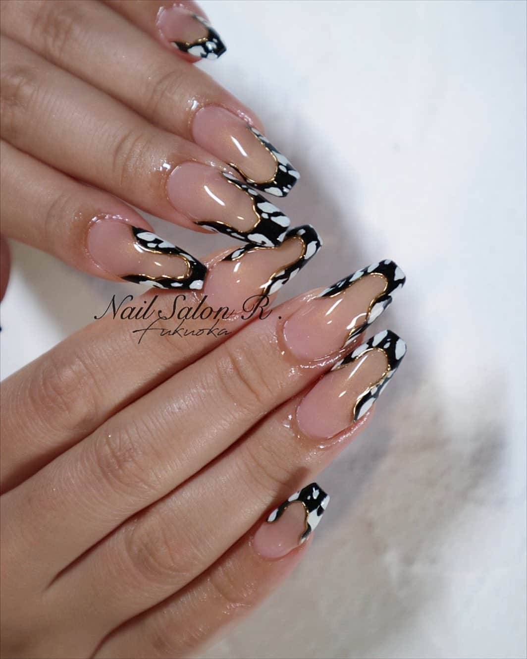 megumi kobayashiのインスタグラム：「まさに 【edgy & elegance】🖤 私の軸となるデザインポリシーです🫶 . .  #nail#nailart#nailist#nailis#instanails#gel#gelnail#gelart#ネイル#ネイルアート#ネイリスト#ネイルサロン#ジェル#ジェルネイル#ネイルサロン#個性的ネイル#トレンドネイル#キラキラネイル#ロングネイル#レオパードネイル#海外ネイル#네일#네일스타그램#네일아트#スカルプ#美甲#japanesenailart」