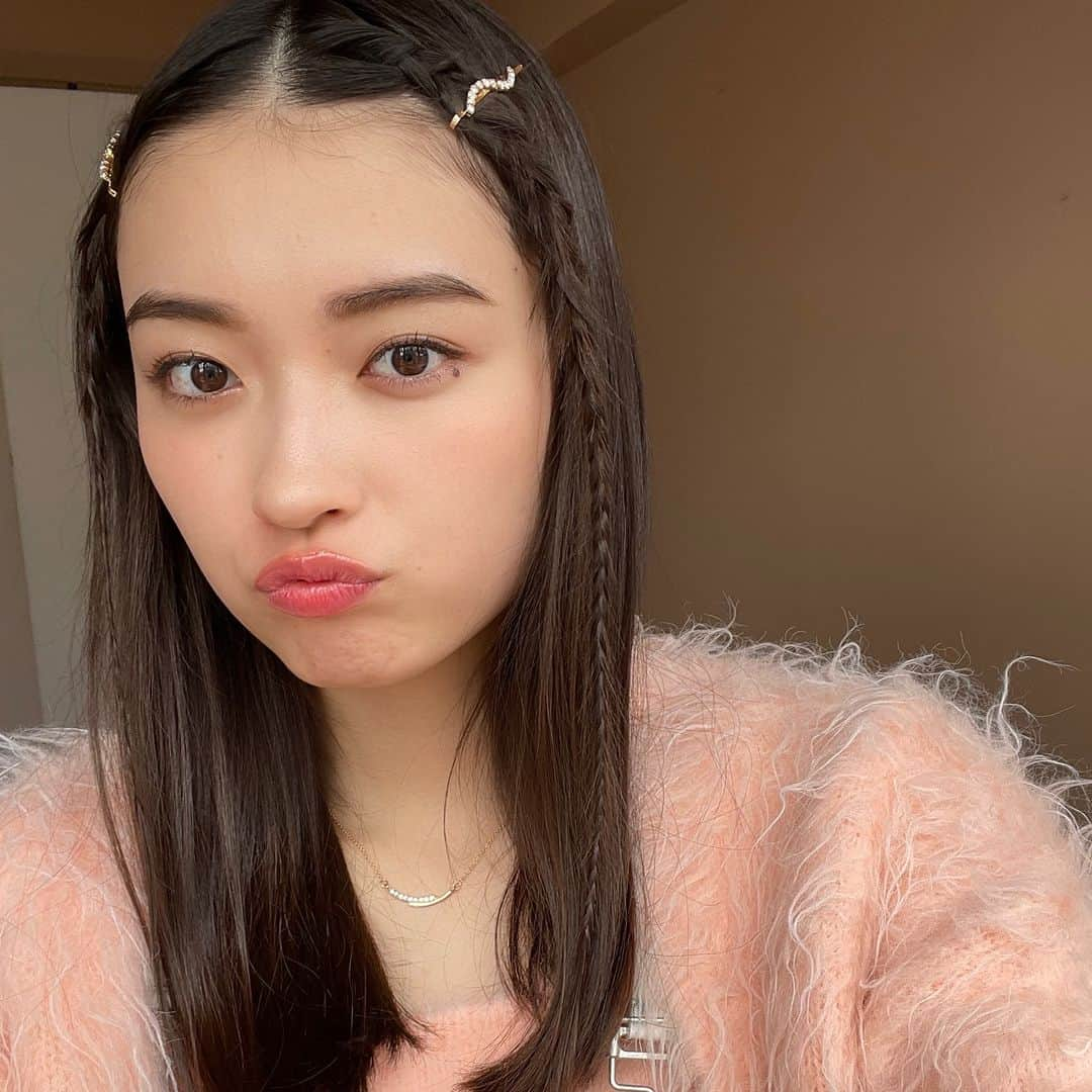 Seventeenさんのインスタグラム写真 - (SeventeenInstagram)「可愛いすぎ♡みずきちセルフィー5連発🥰💞  11月もあと2日！みずきちが登場している 今月のカバームービーを見返してみてね🎥💓  #ST秋冬号 #Seventeen #セブンティーン #ST #STモデル  #STモ #雑誌 #茅島みずき #女優 #オフショ #可愛い女の子  #みずきち #ピンクコーデ #セルフィー  #セルカ #前髪アレンジ #冬コーデ」11月29日 18時30分 - seventeenjp_mag