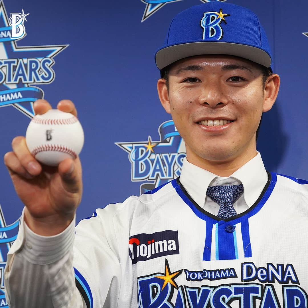 横浜DeNAベイスターズのインスタグラム：「. 本日、球団事務所にて #中川颯 選手の入団記者会見が行われました！ なお、背番号は「53」に決定いたしました。  ■中川颯選手コメント 「地元が横浜ということもあり、実際にベイスターズのユニフォームを着てプレーすることが夢でもあったのでとても嬉しく思います。ベイスターズは小さい時からかっこいいチームという印象がありますし、高校時代に慣れ親しんだ横浜スタジアムでプレーできることを楽しみにしています。自分は変則投手ではありますが、ストレートの強さが持ち味だと思っています。1998年以来の優勝に貢献できるように頑張りますので、熱い声援お願いいたします。」  #baystars」