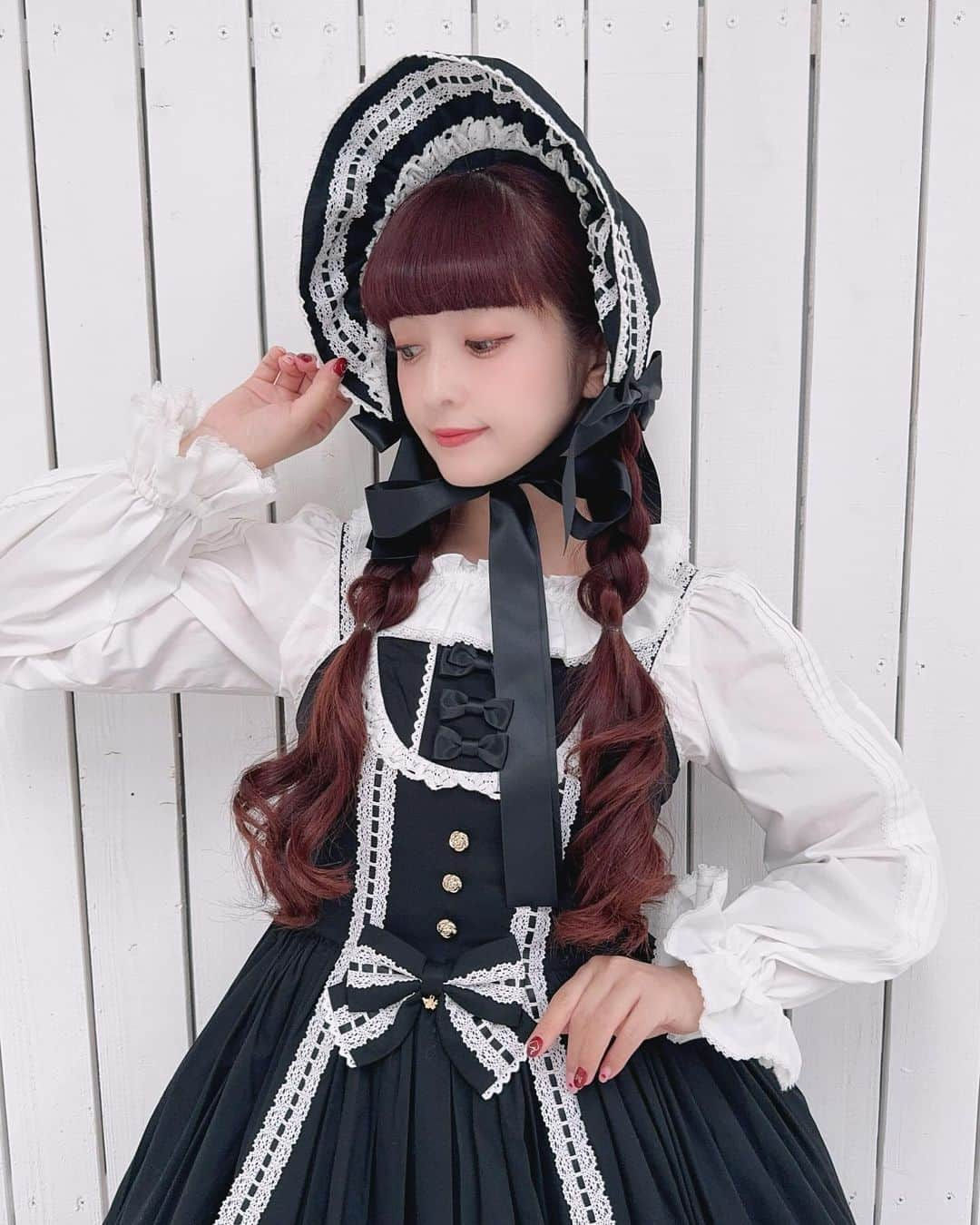 青木美沙子さんのインスタグラム写真 - (青木美沙子Instagram)「ボンネットは無敵です♪ @metamorphosetempsdefille」11月29日 23時59分 - misakoaoki