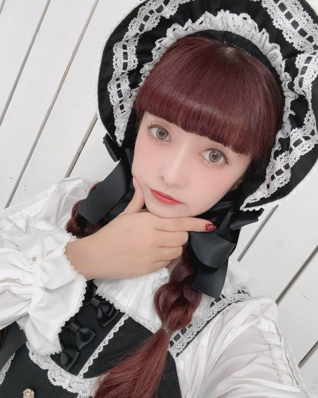 青木美沙子さんのインスタグラム写真 - (青木美沙子Instagram)「ボンネットは無敵です♪ @metamorphosetempsdefille」11月29日 23時59分 - misakoaoki