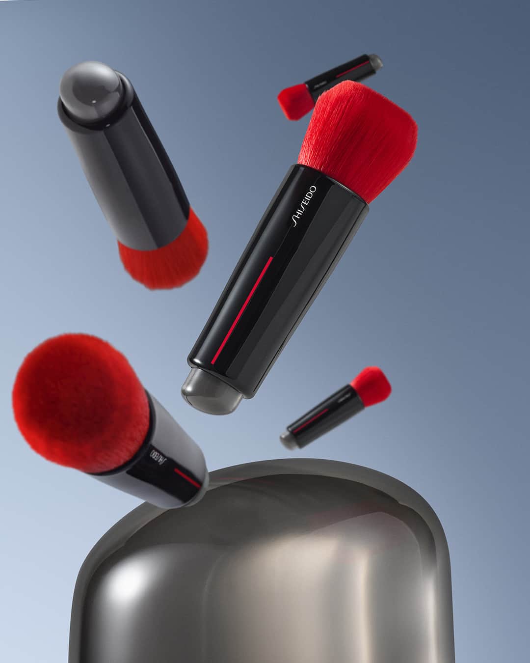 資生堂さんのインスタグラム写真 - (資生堂Instagram)「Bend the beauty rules and with two must-have tools: DAIYA FUDE Face Duo and Eyelash Curler. #ShiseidoxHunter #ShiseidoMakeup #JapaneseBeauty」11月30日 0時00分 - shiseido