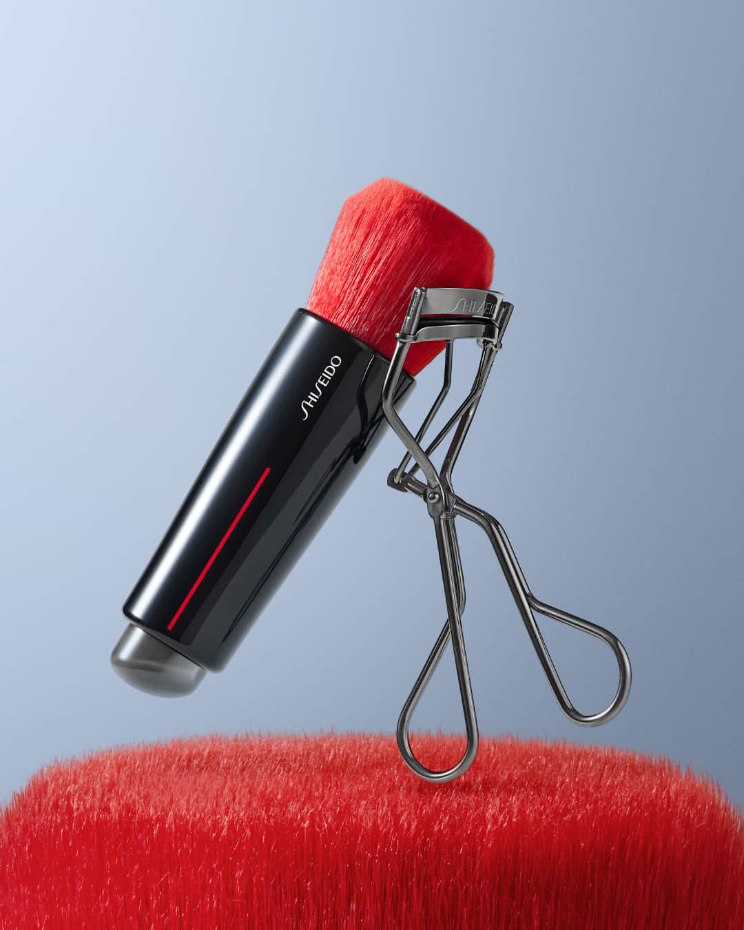 資生堂さんのインスタグラム写真 - (資生堂Instagram)「Bend the beauty rules and with two must-have tools: DAIYA FUDE Face Duo and Eyelash Curler. #ShiseidoxHunter #ShiseidoMakeup #JapaneseBeauty」11月30日 0時00分 - shiseido