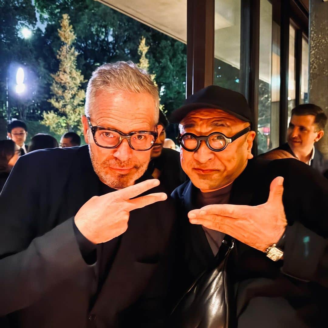 片山正通のインスタグラム：「雑誌 “ Monocle ” のオーナー、クリエイティブ エージェンシー “ Winkreative ” のボスとして知られる、タイラーブリュレ主催のクリスマスパーティーにお邪魔して来た。 久しぶりにタイラーに有意義な近況報告が出来、楽しい時間でした。かれこれ20年ぐらい前からの仲間だけど、パワフルでクレバーでユニークな人物像は全く変わってない！タイラーとまた一緒に仕事したいな！日本滞在楽しんでね〜また来年*\(^o^)/*。 @ TRUNK(HOTEL) YOYOGI PARK  I visited the Christmas party hosted by Tyler Brûlé, owner and editor-in-chief of the magazine "Monocle" and boss of the creative agency "Winkreative". It was a good time for me to have a meaningful update with Tyler after a long time. I've known him for about 20 years now, and his powerful, clever, and unique personality has not changed at all! I hope to work with Tyler again! Enjoy your stay in Japan. @ TRUNK(HOTEL) YOYOGI PARK」