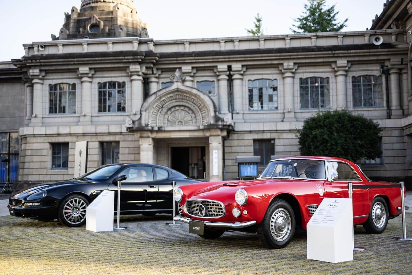 Maserati Japan | マセラティ ジャパンさんのインスタグラム写真 - (Maserati Japan | マセラティ ジャパンInstagram)「日本デリバリー開始に先駆け新型グラントゥーリズモのお披露目イベント「Maserati GranTurismo Asia Pacific Premiere」を築地本願寺で開催。特別限定車 75th Anniversary Edition 日本初公開。  14色のペイントが施された世界にたった1台の限定車「GranTurismo Prisma」が日本初上陸。  GTの系譜となる3500GT・3200GTも会場前にて展示されました。   詳しくはこちら。 https://www.maserati.com/jp/ja/news/granturismo-asia-pacific-premiere-202311   #Maserati #マセラティ #MaseratiJapan #マセラティジャパン #GranTurismo #グラントゥーリズモ」11月29日 18時51分 - maseratijp
