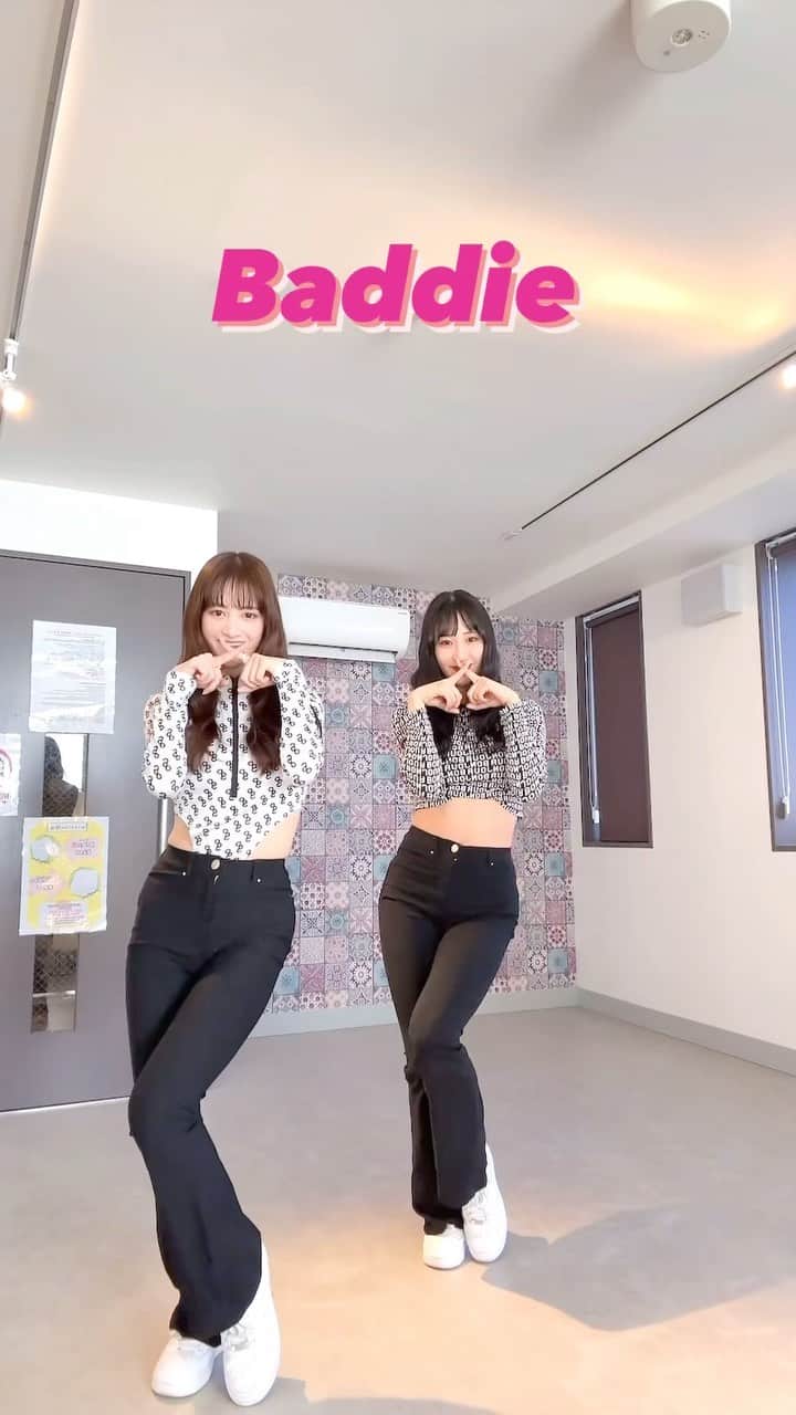 花岡なつみのインスタグラム：「☺︎☺︎☺︎ Baddie / @ivestarship 💖  dancer @k_tomoka0414 🐰 @natsumi_hanaoka 🦦  久しぶりのIVE❤️‍🔥 この曲可愛すぎる🫣  #ive #baddie #kpop #kpopdance  #kpopdancecover #dance」
