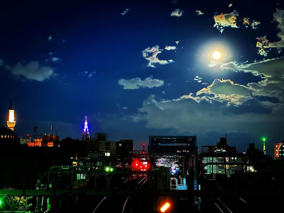 広崎うらんさんのインスタグラム写真 - (広崎うらんInstagram)「Last night 🌝  #moon #fullmoon #moonlight #tokyo #nightsky」11月29日 18時45分 - uranhirosaki