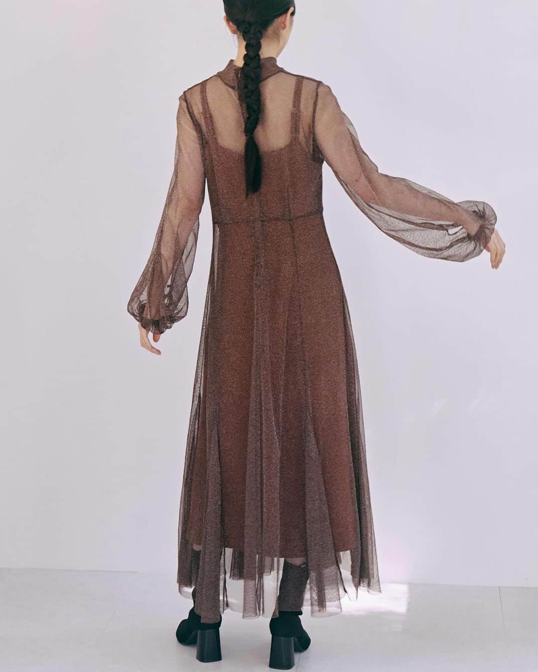 kaene －カエン－さんのインスタグラム写真 - (kaene －カエン－Instagram)「- new -  ▪︎Tulle mermaid set dress チュールマーメイドセットドレス_No.100917 ▪︎size : 34 / 36 / 38 ▪︎model : 165cm ( size38 )  チュールのオーバードレスと、ボディラインに沿うようにデザインしたインナーOPのセットドレス｡ 細かく切り替えることで裾のみにボリュームを出しており､マーメイドラインを美しく表現しています。  coordinate＿＿＿＿＿＿＿＿＿＿＿＿＿＿＿＿＿＿＿＿＿  ▪︎Asymmetrical strap pumps / No.050018 ▪︎Grains earrings / No.031830 ▪︎Round pearl ear cuff / No.031786  #kaene #occasiondress」11月29日 18時46分 - kaene_official