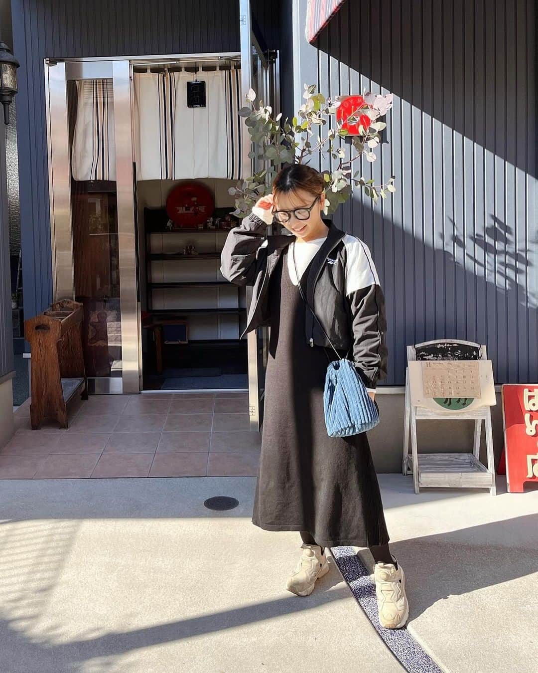 ayacasuさんのインスタグラム写真 - (ayacasuInstagram)「* * * 👦🏻幼稚園送ってママ友とお買い物🛒 行ってみたかったお店も行けたし、 🚲たくさん運転して気分転換𓂃 𓈒𓏸 * * ただいま親子でインフルA👦🏻👩🏻 とっくに解熱して超元気な👦🏻と40°の私ｗw そしてパパは出張中😂カオスな状況やけど 乗り越えるしかないｗｗ * * #ママコーデ #150cmコーデ #低身長コーデ #男の子ママ #しまむらコーデ #しまむら #ジーユー #ユニクロ #プチプラコーデ #幼稚園ママ #リーボックコーデ #リーボック #reebok #uniqlo #カジュアルコーデママ #30代コーデ #30代ママ #30代ママコーデ」11月29日 18時49分 - ayk0723