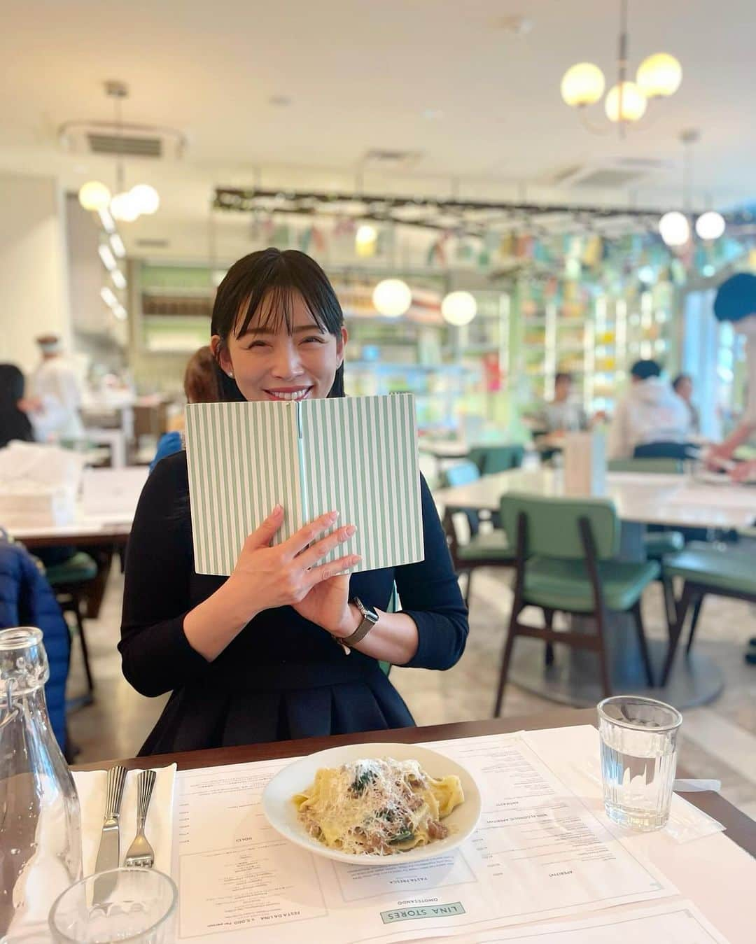 上野仁美さんのインスタグラム写真 - (上野仁美Instagram)「. ⁡ 幾つかお店の候補をもらった中で、可愛い店内に惹かれて📍LINA STORES でランチ🍴 サクッとパスタランチしたい時や、カフェタイムに使いやすいです。そして、とっても店内が可愛いです😌 ⁡ ⁡ 店内にはパスタなども売っていて、お料理好きな友人にちょっとしたギフトに良いかも📝 ⁡ ⁡ ⁡ #表参道ランチ #表参道カフェ #LINASTORES #パスタランチ」11月29日 18時56分 - hitomi0502_u