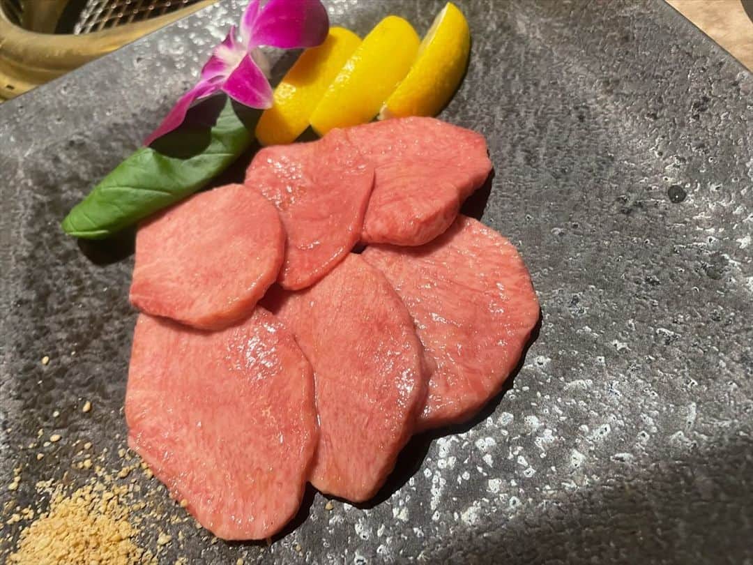 岩花詩乃さんのインスタグラム写真 - (岩花詩乃Instagram)「ちょっと前だけど、まりな、はるかと焼肉食べに行った‪︎‬ ‪︎☺︎  大好きな2人と美味しいご飯が食べれて幸せだった🫶  #東京グルメ#東京#焼肉」11月29日 19時09分 - iwahanashino0401