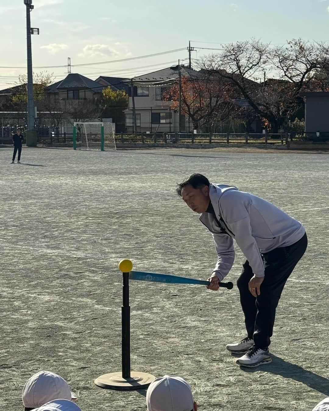 宮本慎也さんのインスタグラム写真 - (宮本慎也Instagram)「『笑顔と学びの体験活動」〜東村山私立化成小学校で6年生と体育の授業を行いました。 キャチボール、ティバッティングなど初めてな子供も多く居たのですがみんな楽しそうに取り組んでました。ちなみに化成小学校は志村けんさんの母校です。」11月29日 19時00分 - shinya_miyamoto1105