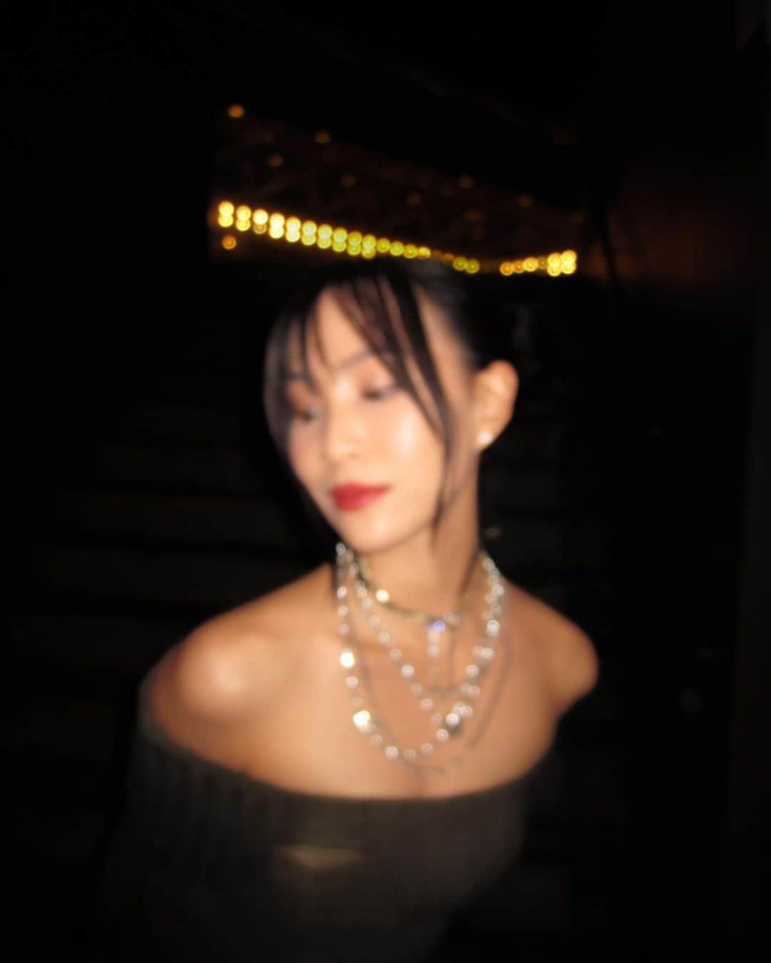 ソニアさんのインスタグラム写真 - (ソニアInstagram)「otw to your place for a festive soirée 🍷💋  @chanel.beauty #CHANELholiday #CHANELmakeup #CHANELwonderland #CHANELbeauty」11月29日 19時03分 - soniachew