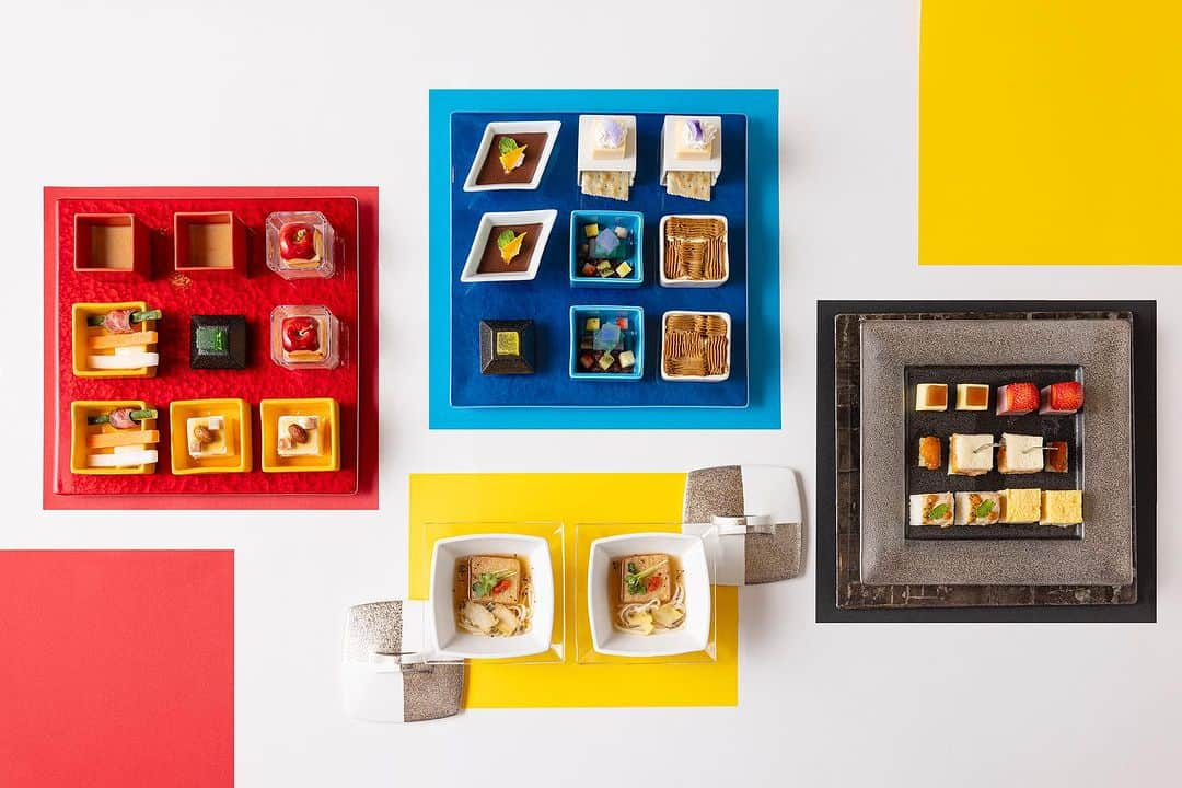 ザ・プリンスギャラリー 東京紀尾井町のインスタグラム：「【Japanese Afternoon Tea～CUBE～】  当ホテルのメインダイニング「WASHOKU 蒼天 SOUTEN」のデザインコンセプト"アイス"からインスピレーションを受け、“CUBE”をテーマにした新しいスタイルのアフタヌーンティーをご用意。  土休日限定でお楽しみいただけます。  Inspired by the "ice" design concept of the hotel's main dining WASHOKU SOUTEN, we offer a new style of afternoon tea with a "CUBE" theme.   Available on Saturdays and holidays only.  Share your own images with us by tagging @princegallerytokyokioicho  ————————————————————— #theluxurycollection #princehotels #tokyohotel #marriottbonvoy #theprincegallerytokyokioicho #tokyohotelstay #afternoontea #sweets #tokyoafternoontea #cube ##ザプリンスギャラリー東京紀尾井町 #東京ホテル #ホテルステイ #東京ホテルステイ #冬 #和のアフタヌーンティー #アフタヌーンティー　#キューブ #和食」