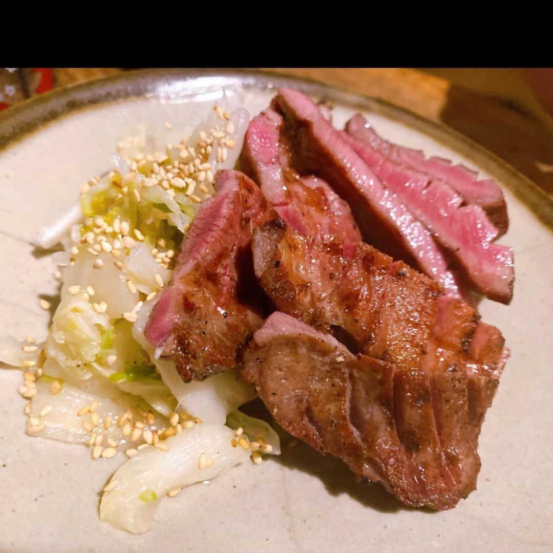 山本愛子さんのインスタグラム写真 - (山本愛子Instagram)「いい肉の日♡  だいぶ前だけど、肉の記録🍖  四ツ谷の牛タン専門店　 たん焼 忍さん✨  タンをいろんな食べ方で楽しみました😊♡  ゆでタンがこんなに美味しいものだとは知らなかったな〜😍 また行きたいお店✨  それではみなさま 良い肉の日をお過ごしください♡」11月29日 19時09分 - aikoyade1219