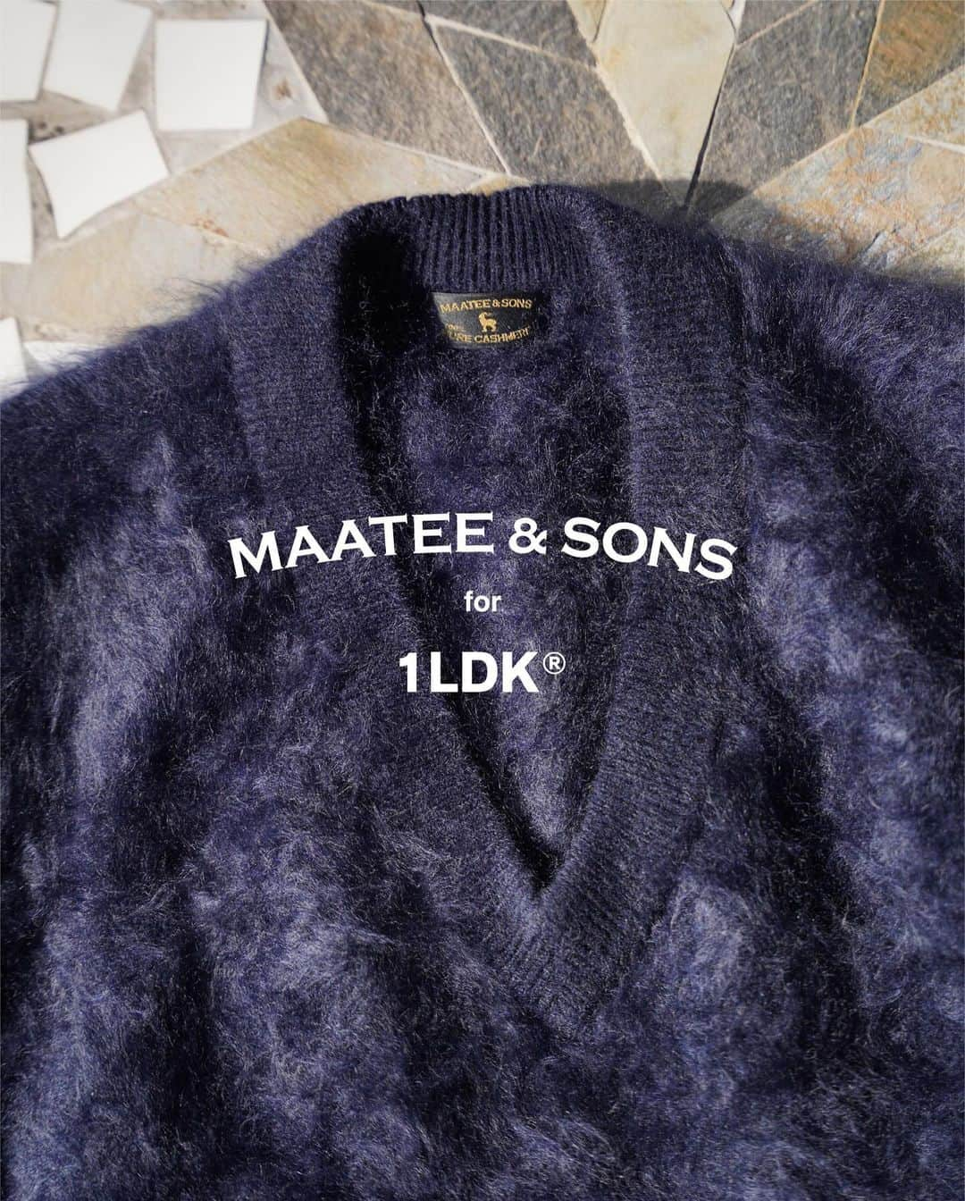 1LDKのインスタグラム：「2023年12月2日(土)発売 ⁡ 〈 MAATEE & SONS for 1LDK®︎ 〉 ⁡ “CASHMERE SHAGGY V NECK SWEATER” COL: NAVY SIZE: 2 / 3 ¥70,400 TAX IN ⁡ “カシミヤをカシミヤ以上の風合いに”をテーマに特殊な加工により製作されたシャギーVネックセーター。 ⁡ 今季限りの復活を遂げたカシミヤシャギーのクルーネックセーターをVネック仕様に変更しました。 ⁡ ネック部分は深過ぎず、浅過ぎない深さに調節する事で日常使いしやすくもシャープな印象に仕上がっております。 ⁡ ※一点一点職人による手作業での加工を行っている為、表情に個体差があります。 ⁡ 取扱店舗 1LDK AOYAMA ( @1ldk_aoyama ) 12:00〜 1LDK kyoto ( @1ldk_kyoto ) 11:00〜 1LDK ONLINE STORE 11:00〜 ⁡ #maateeandsons @maatee_and_sons #1ldk #1ldkaoyama #1ldkkyoto #1ldkshopofficial」