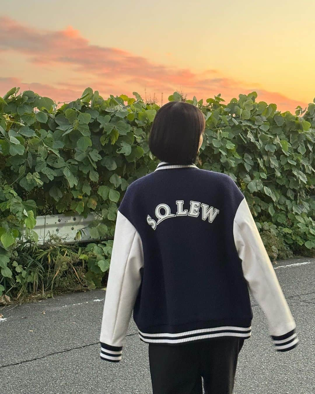 糸原美波さんのインスタグラム写真 - (糸原美波Instagram)「@solew_japan のジャケット 🌇♡  かわいい〜 これからたくさん着よっと ✌︎  #ショート #ショートヘア #ボブ #ミニボブ #solew #itominacode」11月29日 19時06分 - minami_itohara