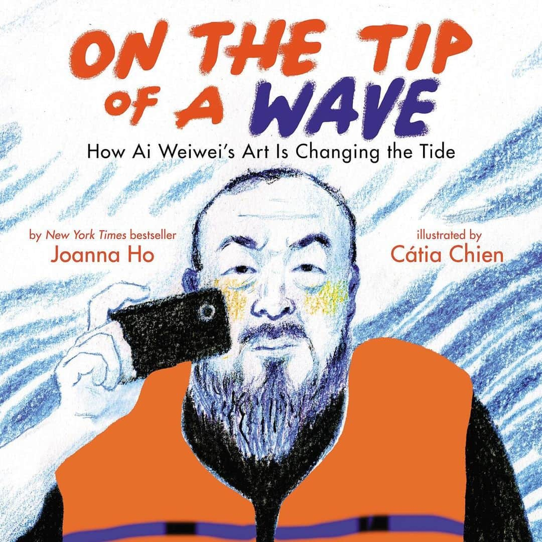 艾未未さんのインスタグラム写真 - (艾未未Instagram)「This picture book depicts a long-term and large-scale social issue in a manner that is both sincere and accessible to people of all ages. The color orange on refugees’ life vests, symbolizing the tinge of hope after desperation, cannot be erased from people’s memories. Respect life, refuse to forget. -- Ai Weiwei  Paired with New York Times bestselling author @joannahowrites lyrical writing and critically acclaimed illustrator @catia_chien stunning art, this picture book takes readers on an impactful journey through the Ai Weiwei’s work and inspiration.  This amazing picture book is available wherever books are sold.  Published by @scholasticinc」11月29日 19時09分 - aiww