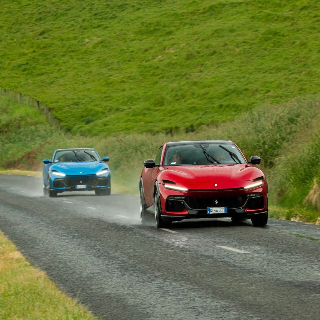 Ferrari Japanのインスタグラム：「息を呑むような風景を紡ぐ3000km​ ​ フェラーリ プロサングエで風光明媚なニュージーランドを横断。常に魅惑的な風景に遭遇しながら進む #FerrariTourNZ  #DrivingFerrari #Ferrari #FerrariJapan  #FerrariPurosangue #DrivingFerrari #Ferrarimagazine  #LuxuryLifestyle #CarLifestyle #Ferraristi #フェラーリ」