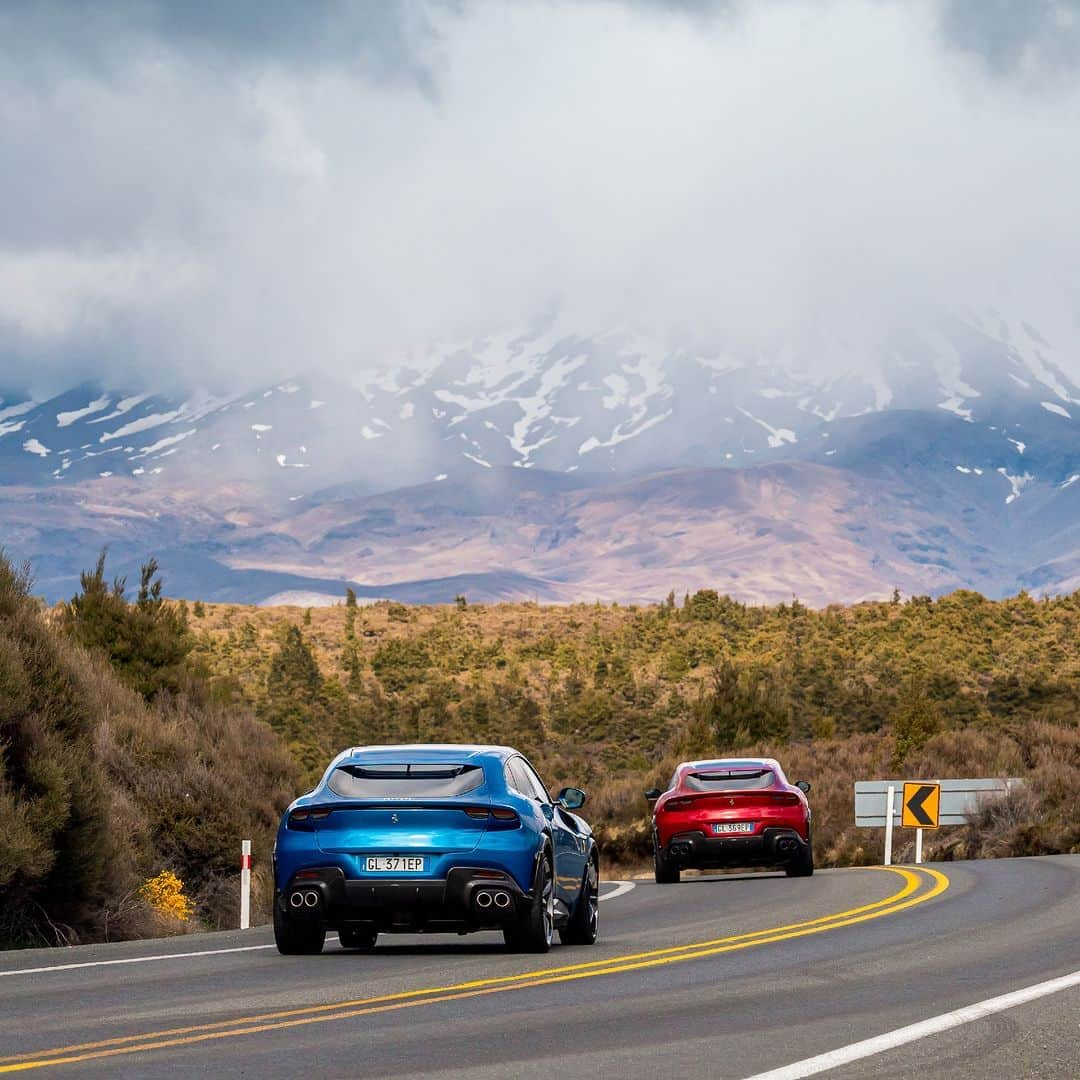 Ferrari Japanさんのインスタグラム写真 - (Ferrari JapanInstagram)「息を呑むような風景を紡ぐ3000km​ ​ フェラーリ プロサングエで風光明媚なニュージーランドを横断。常に魅惑的な風景に遭遇しながら進む #FerrariTourNZ  #DrivingFerrari #Ferrari #FerrariJapan  #FerrariPurosangue #DrivingFerrari #Ferrarimagazine  #LuxuryLifestyle #CarLifestyle #Ferraristi #フェラーリ」11月29日 19時14分 - ferrarijpn