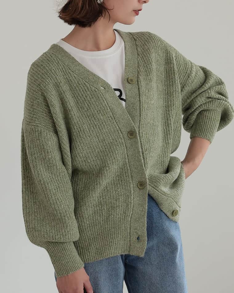 Re:EDIT OFFICIALさんのインスタグラム写真 - (Re:EDIT OFFICIALInstagram)「. ■Pick Up Item . No.135080 [2023A/W COLLECTION][低身長サイズ有] #ビッグシルエットリサイクルMIXニットカラーカーディガン ￥4,499  No.138300 [2023A/W COLLECTION][低身長サイズ有] #フェイクレザーキルティングライナー ￥6,998  . ※画像は加工を加えているため実際のお色味とは少し異なる場合がございます。 ※詳細は画像をタップしてご覧ください。  #reedit #リエディ #2023AW #秋コレクション #トレンドファッション #プチプラコーデ #プチプラファッション #ファッション通販 #shopping #onlineshop #アラサーコーデ #アラフォーコーデ #アラサーファッション #アラフォーファッション #大人カジュアル #30代ファッション #40代ファッション #30代コーデ #40代コーデ #大人カジュアルコーデ #着回し #着回しコーデ」11月29日 19時15分 - reedit_official
