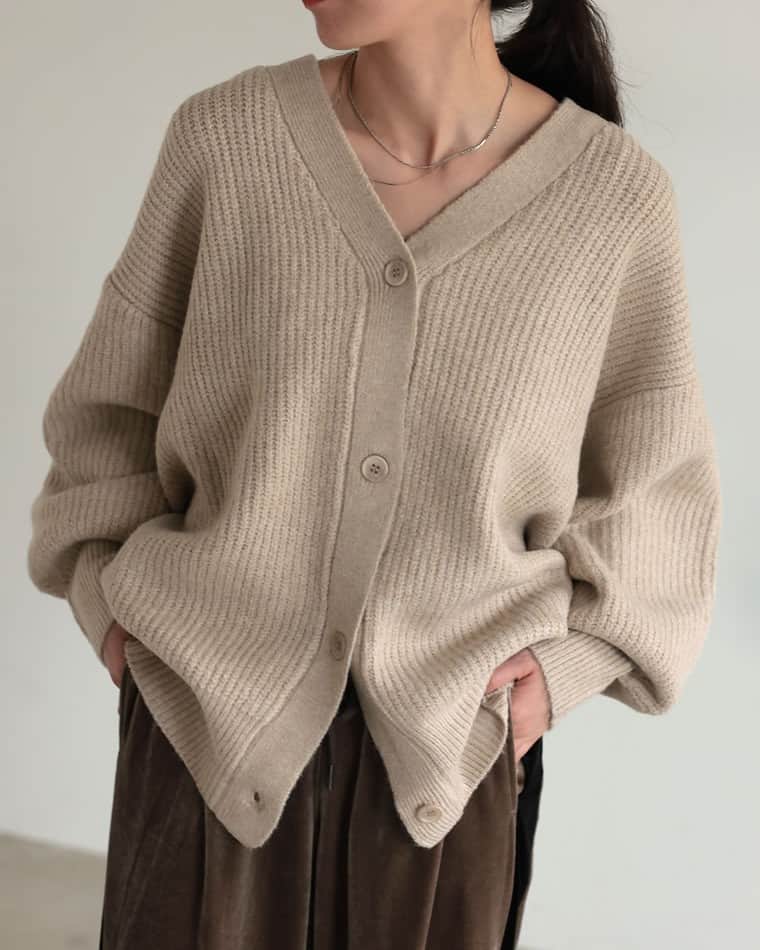 Re:EDIT OFFICIALさんのインスタグラム写真 - (Re:EDIT OFFICIALInstagram)「. ■Pick Up Item . No.135080 [2023A/W COLLECTION][低身長サイズ有] #ビッグシルエットリサイクルMIXニットカラーカーディガン ￥4,499  No.138300 [2023A/W COLLECTION][低身長サイズ有] #フェイクレザーキルティングライナー ￥6,998  . ※画像は加工を加えているため実際のお色味とは少し異なる場合がございます。 ※詳細は画像をタップしてご覧ください。  #reedit #リエディ #2023AW #秋コレクション #トレンドファッション #プチプラコーデ #プチプラファッション #ファッション通販 #shopping #onlineshop #アラサーコーデ #アラフォーコーデ #アラサーファッション #アラフォーファッション #大人カジュアル #30代ファッション #40代ファッション #30代コーデ #40代コーデ #大人カジュアルコーデ #着回し #着回しコーデ」11月29日 19時15分 - reedit_official