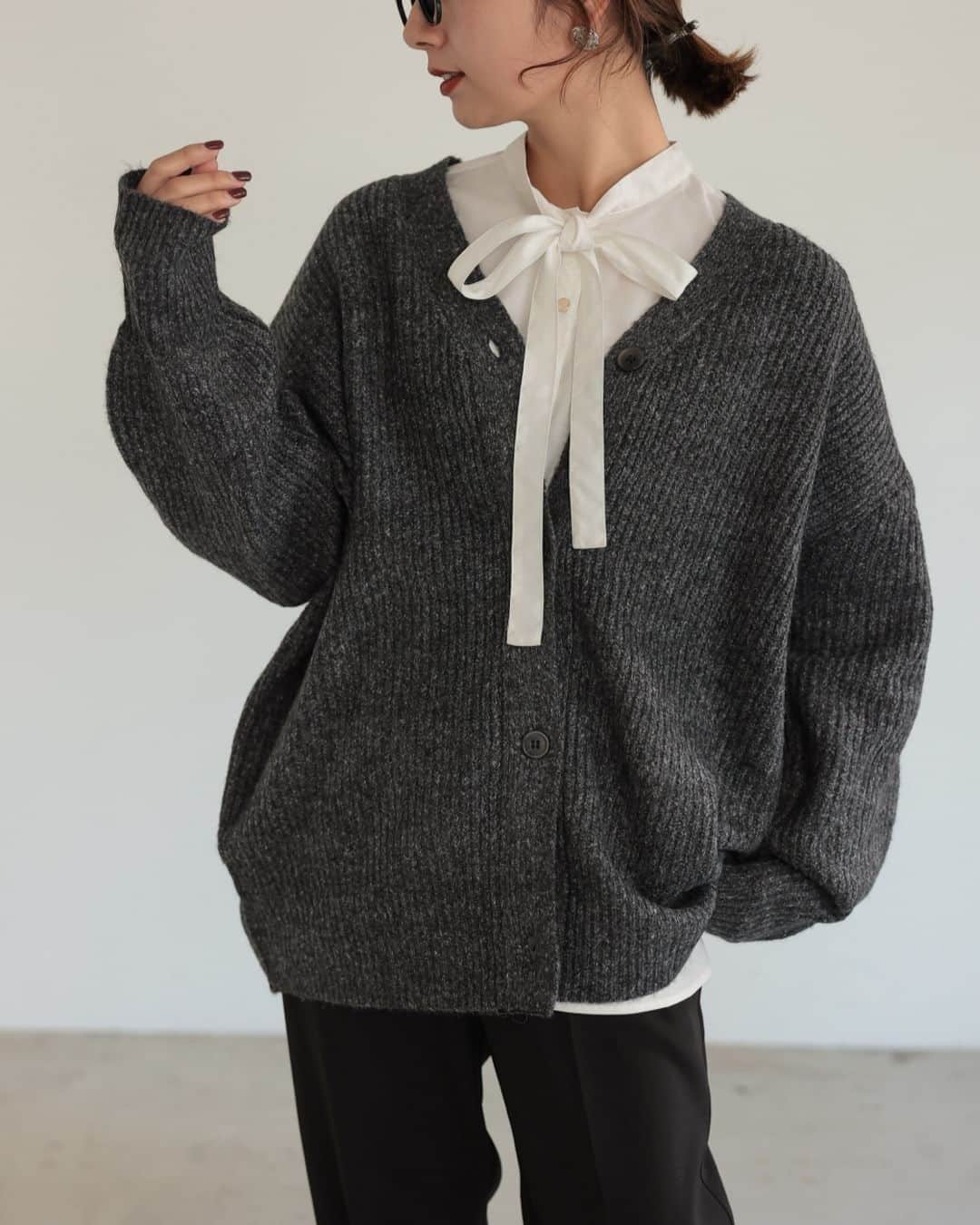 Re:EDIT OFFICIALさんのインスタグラム写真 - (Re:EDIT OFFICIALInstagram)「. ■Pick Up Item . No.135080 [2023A/W COLLECTION][低身長サイズ有] #ビッグシルエットリサイクルMIXニットカラーカーディガン ￥4,499  No.138300 [2023A/W COLLECTION][低身長サイズ有] #フェイクレザーキルティングライナー ￥6,998  . ※画像は加工を加えているため実際のお色味とは少し異なる場合がございます。 ※詳細は画像をタップしてご覧ください。  #reedit #リエディ #2023AW #秋コレクション #トレンドファッション #プチプラコーデ #プチプラファッション #ファッション通販 #shopping #onlineshop #アラサーコーデ #アラフォーコーデ #アラサーファッション #アラフォーファッション #大人カジュアル #30代ファッション #40代ファッション #30代コーデ #40代コーデ #大人カジュアルコーデ #着回し #着回しコーデ」11月29日 19時15分 - reedit_official