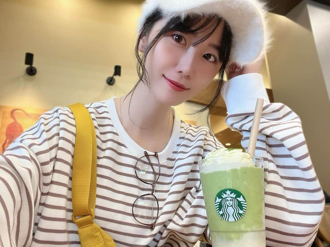 鈴木つく詩さんのインスタグラム写真 - (鈴木つく詩Instagram)「フラペチーノ新作うまうま♡ #スターバックス #starbucks  #メルティホワイトピスタチオフラペチーノ」11月29日 19時15分 - tsukushi__official