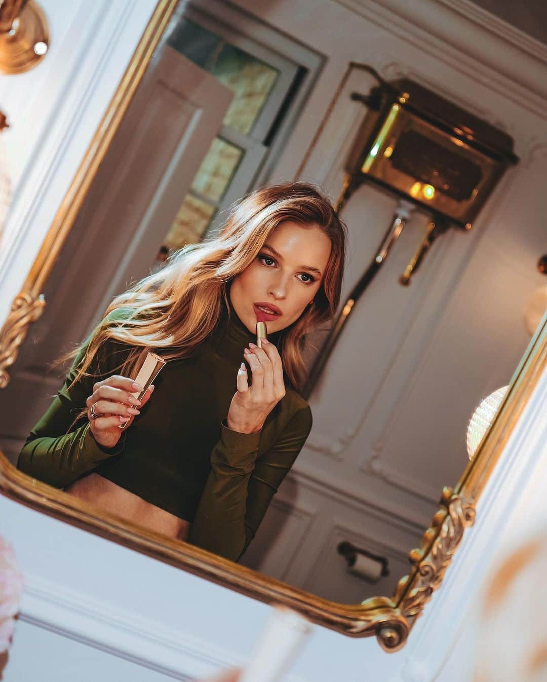 ビクトリアさんのインスタグラム写真 - (ビクトリアInstagram)「You won't find a better night out fragrance than this. @jimmychoo I Want Choo Forever is a girls best friend {ad} #Iwantchoo」11月29日 19時19分 - victoria