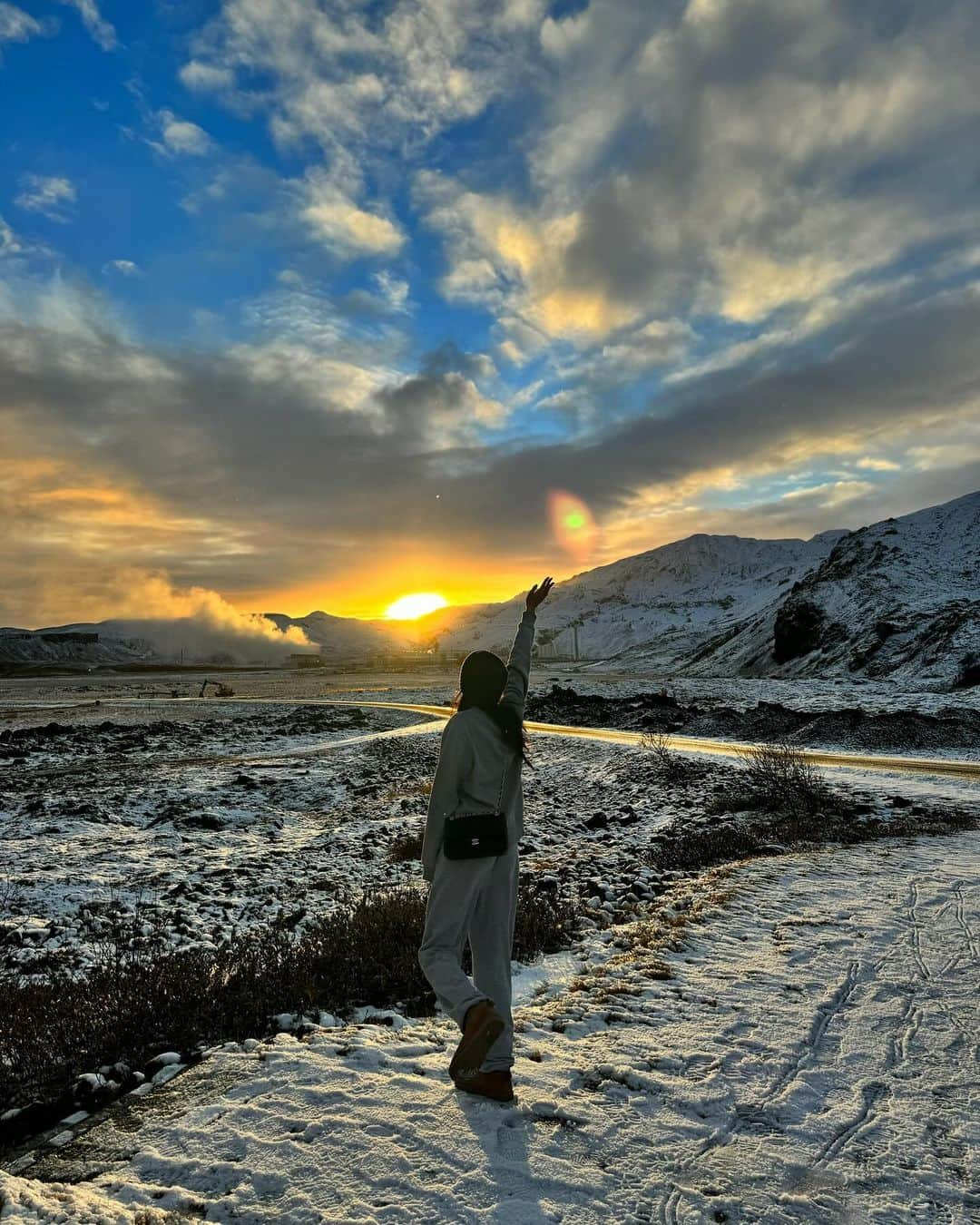 中島ケイカのインスタグラム：「My First trip 🇮🇸✈️❄️ 初めてのアイスランドー!!!! トランジット含め 自宅から24時間で到着🥹長旅久しぶりだったけど楽しくて余裕だったよ✨  @ugg  @uggjapan  #UGGextreme #UggJapan #UGG」