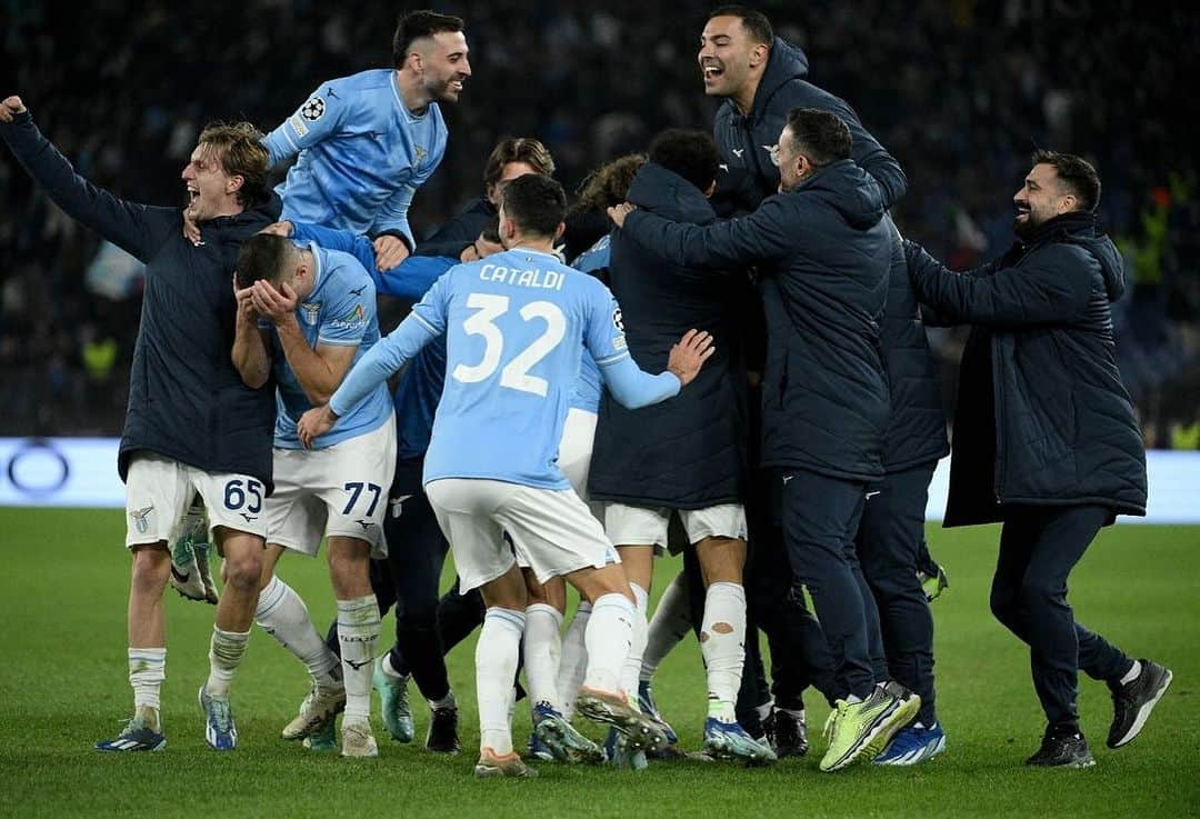 ペドロ・ロドリゲス・レデスマさんのインスタグラム写真 - (ペドロ・ロドリゲス・レデスマInstagram)「Onto the next round!! @ChampionsLeague 💪⚪🔵🦅  #UCL #AvantiLazio #ForzaLazio @official_sslazio  #CMonEagles」11月29日 19時23分 - _pedro17_