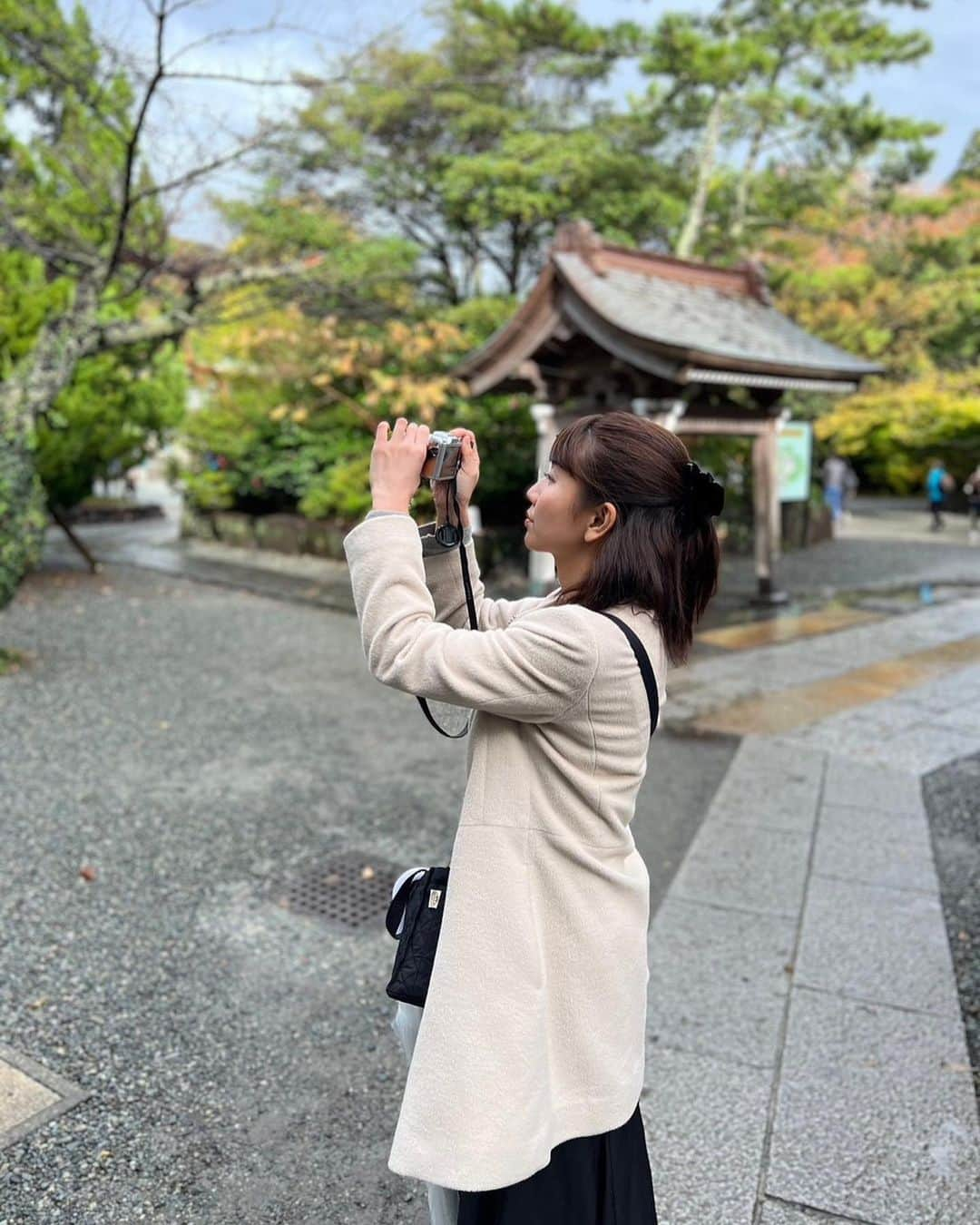 東條麻依子さんのインスタグラム写真 - (東條麻依子Instagram)「秋も終わり、冬到来ですね！ 今年はいろいろな紅葉を見られて 良かったです🍁🍁 旅行に行くと必ずカメラを持って行きます😳 . 急に寒くなっているので 暖かくしてお過ごしください❄️ #秋#紅葉#冬到来#四季#日本#鎌倉#京都」11月29日 19時24分 - maiko_tojo