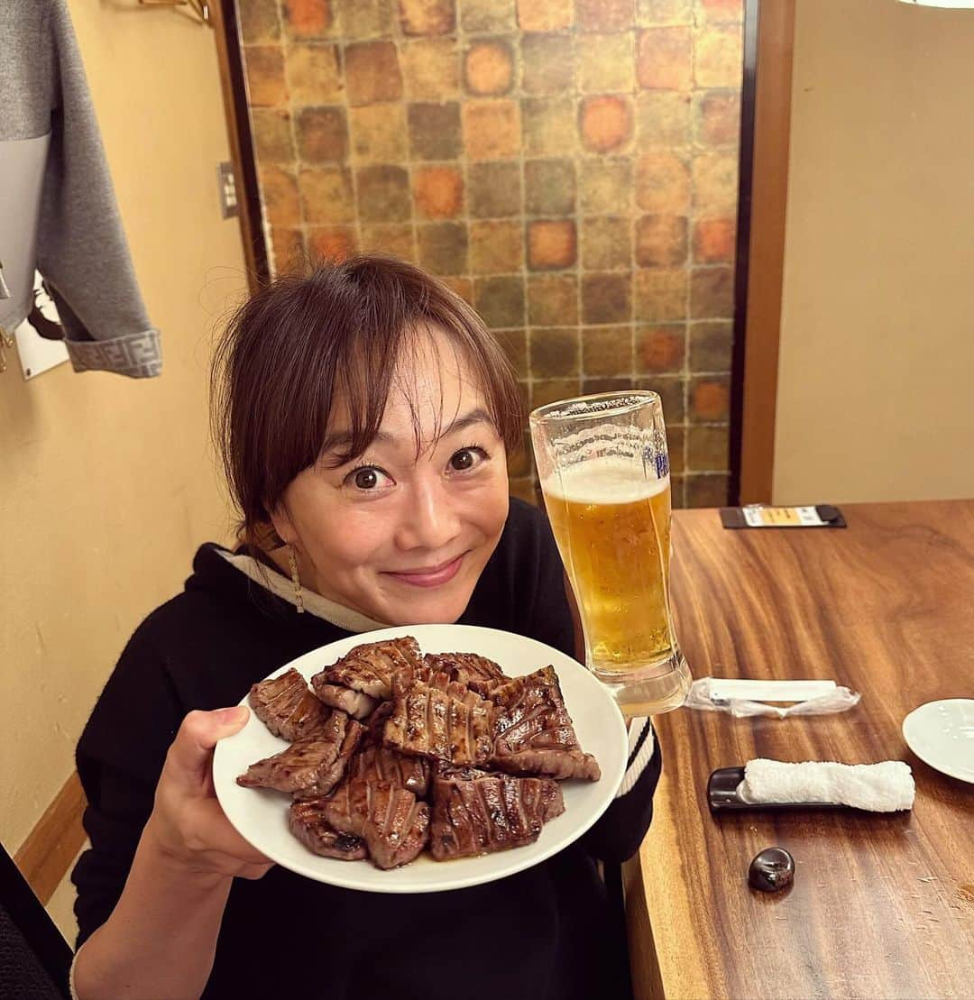 木佐彩子さんのインスタグラム写真 - (木佐彩子Instagram)「The Best😍😍😍  気温差10度の仙台へ〜‼️今年　初めて"冬"❄️を感じましたぁ😅😅😅  頑張ったあとのご褒美は牛タン🤩🤩🤩 前菜をたくさん食べた後に3人で牛タン9人前をペロリ😋😋😋  食べるは生きる👊生きるは食べる👊と 食べ過ぎた日は　自分に言い聞かせてます😜😜😜」11月29日 19時35分 - ayako_kisa