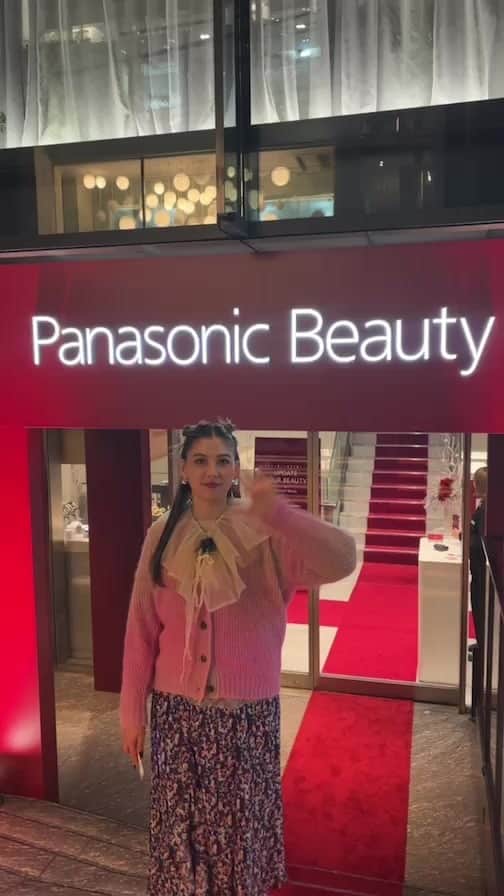 長谷川ジェニファーミラのインスタグラム：「UPDATE YOUR BEAUTY by @panasonic_beauty  ホリデーシーズン限定の体験イベントに行ってきたよ🎄 期間は11/30〜12/30 チェックしてね〜 (私のおすすめはヘアードライヤー　ナノケアEH-NA0J)  #パナソニックビューティでアップデート #パナソニックビューティ表参道　#ドライヤー」