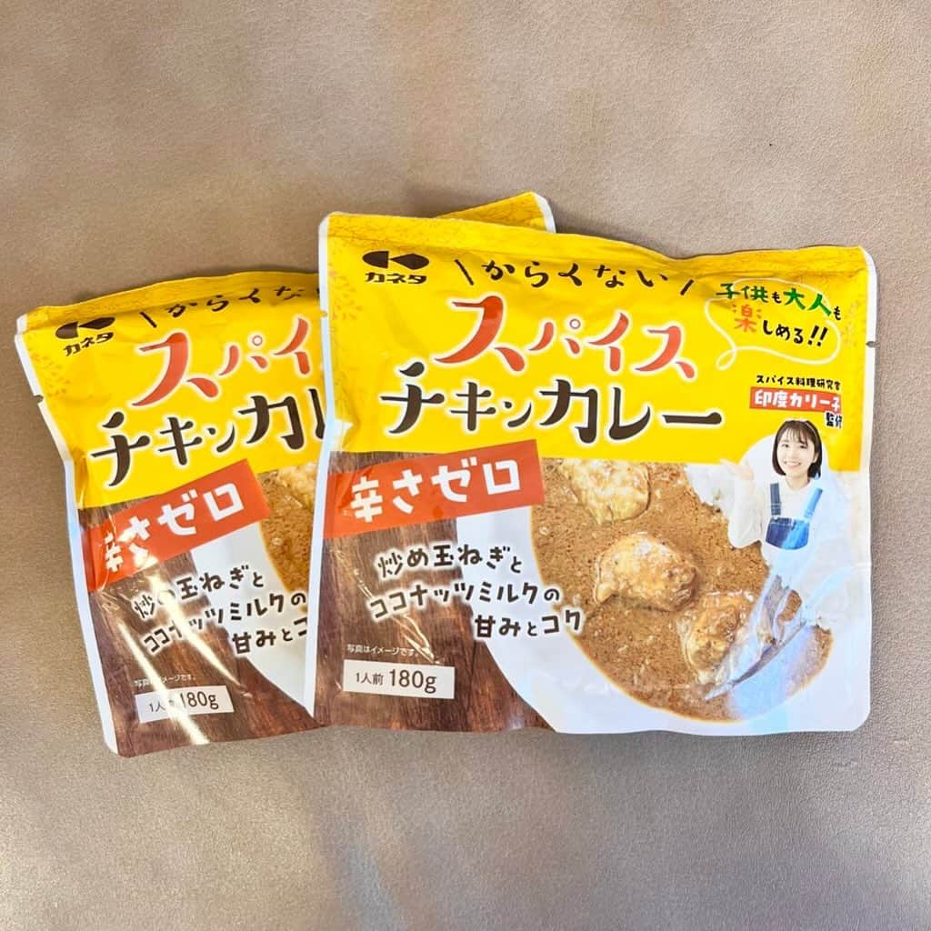 印度カリー子のインスタグラム：「【あったらいいなを作ってみた】  辛味が一切苦手な人にも本格スパイスカレーを楽しんでほしいという願いから  『辛味ゼロ』のスパイスチキンカレーなるレトルトカレー作ってみました！  小さなお子様でも安心して食べられるよう原材料もシンプルに。  塩だけで味を決めた気合いの一品です  もちろん辛味が大好きな方も大歓迎。どうしても辛味が欲しければ粉末唐辛子を加えればOK。…でもきっと加えずに美味しく食べてしまうはず。  スパイスの魔法を体感あれ！  【全国のヨークベニマル】で発売中です！目撃情報募集してます。見かけたら教えて下さい〜！」