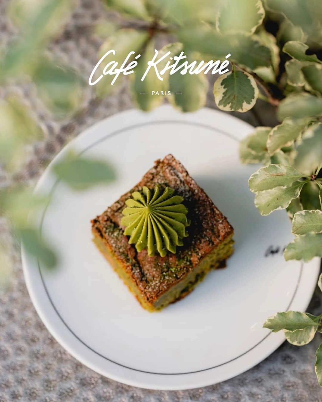 Café Kitsuné Parisさんのインスタグラム写真 - (Café Kitsuné ParisInstagram)「Come and enjoy our new seasonal specialties at #CafeKitsuneLondon :   Matcha Blondie 🌿 Kuro Goma hot chocolate 🌰 Matcha latte 🍵 - 👉 Kitsuné London at @_pantechnicon Ground Floor, 19 Motcomb St, Belgravia,⁠ London SW1X 8LB⁠ Monday-Friday: 8am-6pm Saturday-Sunday: 9am-6pm」11月29日 19時29分 - cafekitsune