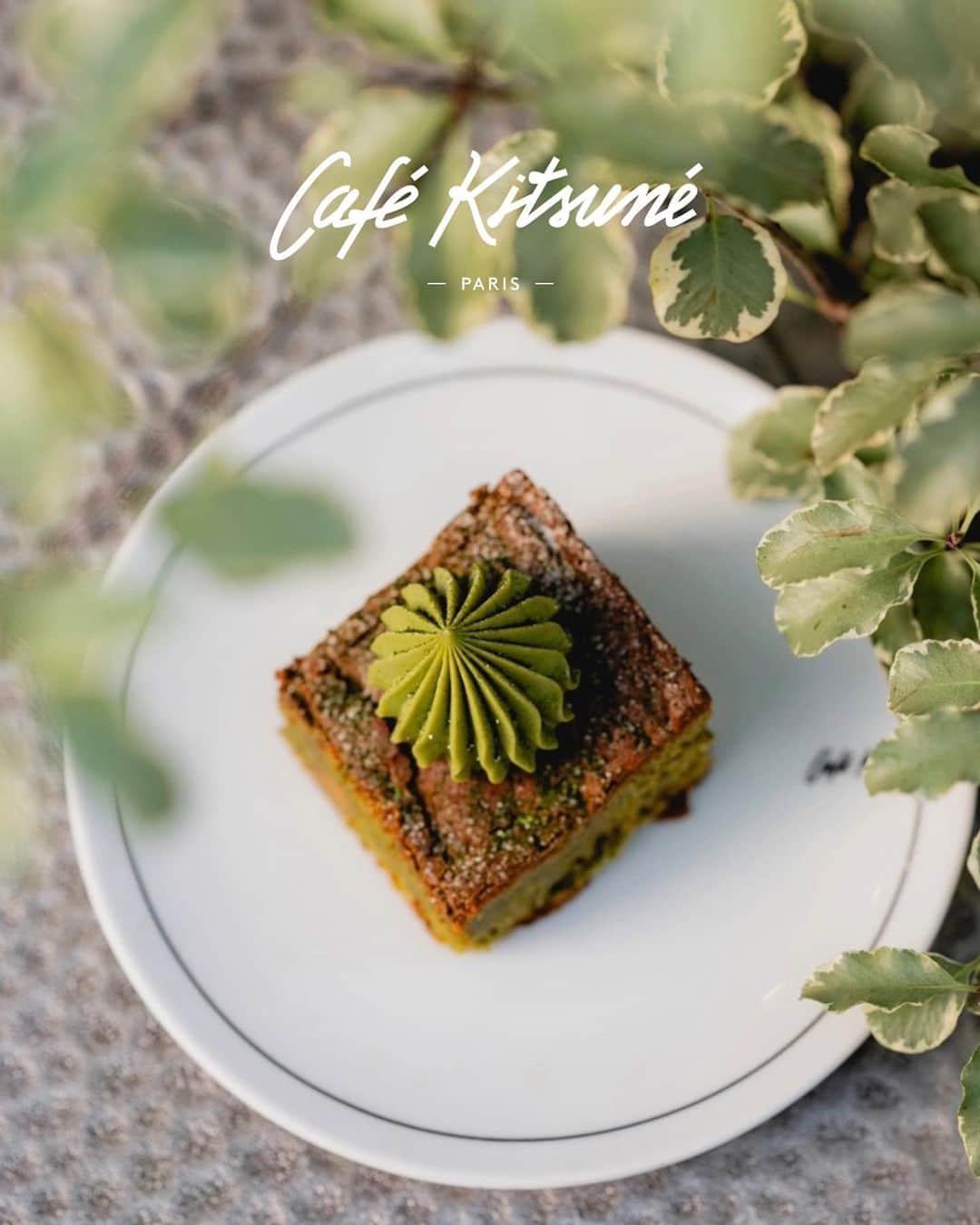 Café Kitsuné Parisのインスタグラム：「Come and enjoy our new seasonal specialties at #CafeKitsuneLondon :   Matcha Blondie 🌿 Kuro Goma hot chocolate 🌰 Matcha latte 🍵 - 👉 Kitsuné London at @_pantechnicon Ground Floor, 19 Motcomb St, Belgravia,⁠ London SW1X 8LB⁠ Monday-Friday: 8am-6pm Saturday-Sunday: 9am-6pm」