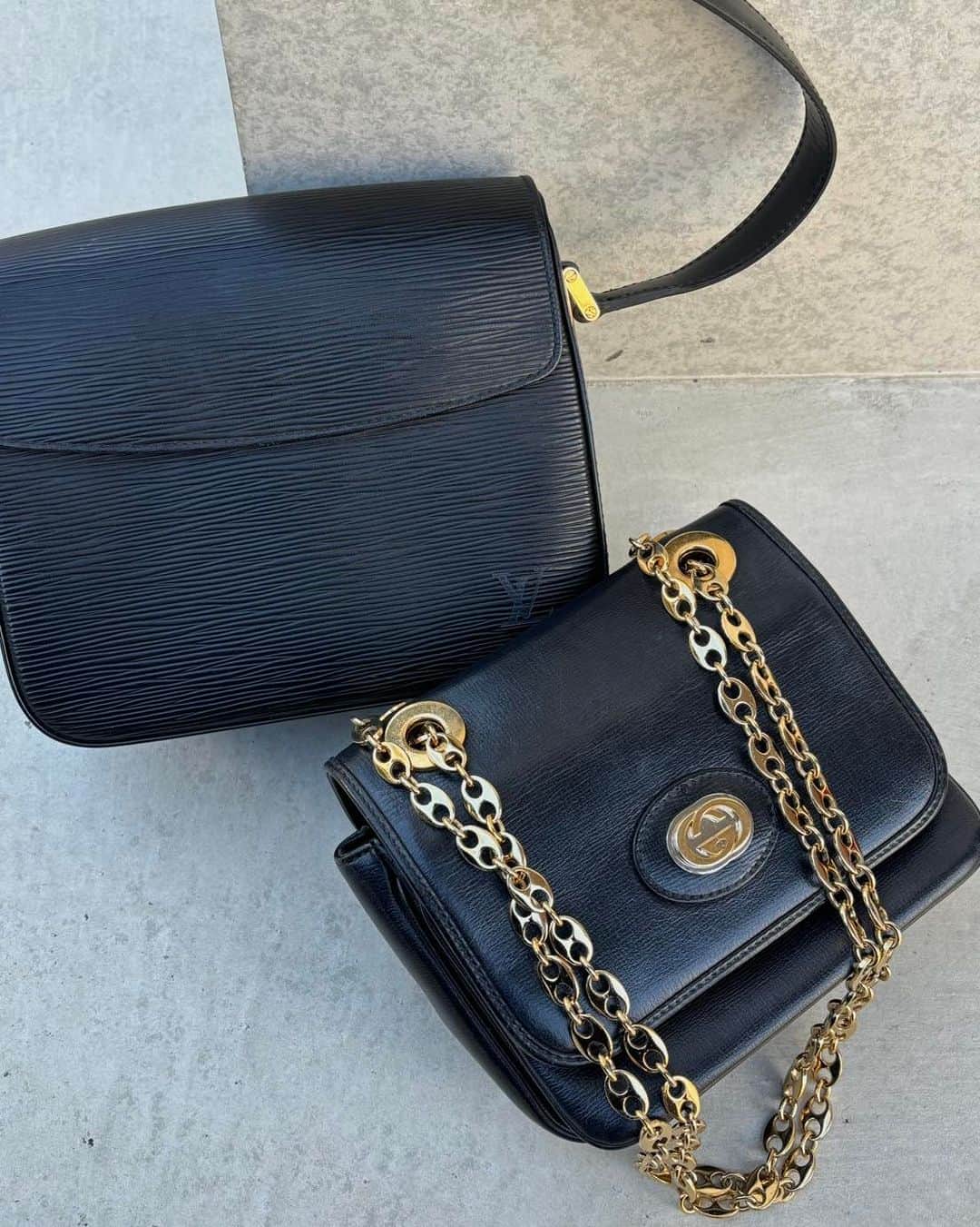 のインスタグラム：「. ［Left］ LOUIS VUITTON エピラインビュシ 品番:H23110664V  ［Right］ GUCCI GG金具レザーショルダーバッグ 品番:H23110072G  ※2点共WEB掲載予定  @hedy_daikanyama @hedy_osaka_ @hedy_worldwide  #hedy #hedy_japan #vintageshop」