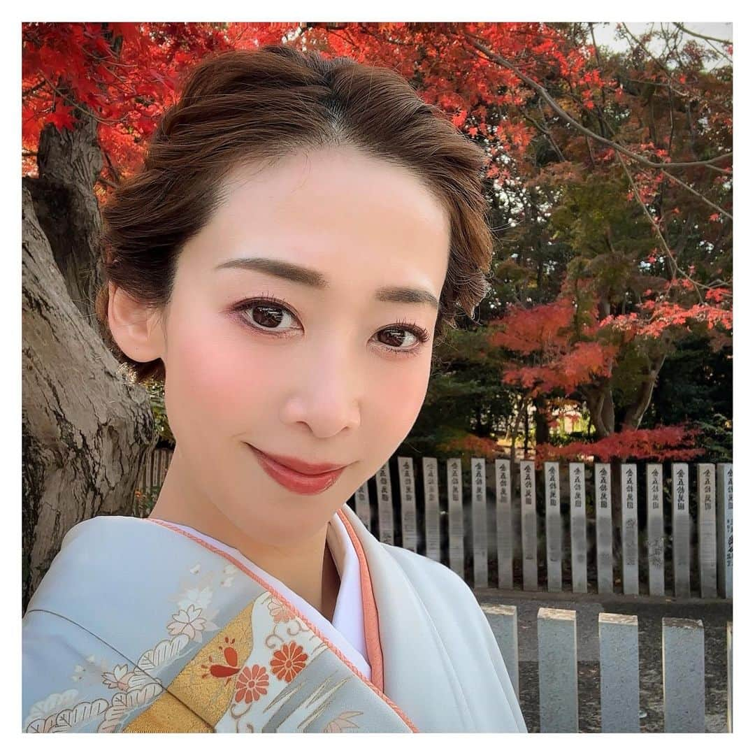 龍真咲さんのインスタグラム写真 - (龍真咲Instagram)「産土神様に息子が生まれたご報告と感謝を そして家族の健康と長寿を祈願して頂きました⛩️✨  夏真っ盛りに生まれた我が子👶 過ごしやすくなってからのお宮参りは気候も良くお天道様もご機嫌で何よりでした🌞 　 今日は僕の日！と知っていた様に今朝は予想外の早起き💦そしてずっとご機嫌さんでいてくれました😊 　 我が子を思うように自分も育ててもらったんだと思うと、改めて両親、家族に感謝です🥰  ほんとならもうねんねの時間ですが今更お昼寝しているあるある。。。りーくんも一緒にねんねです🐶💓 さぁどうしましょ💦💦💦」11月29日 19時43分 - masaki_ryu