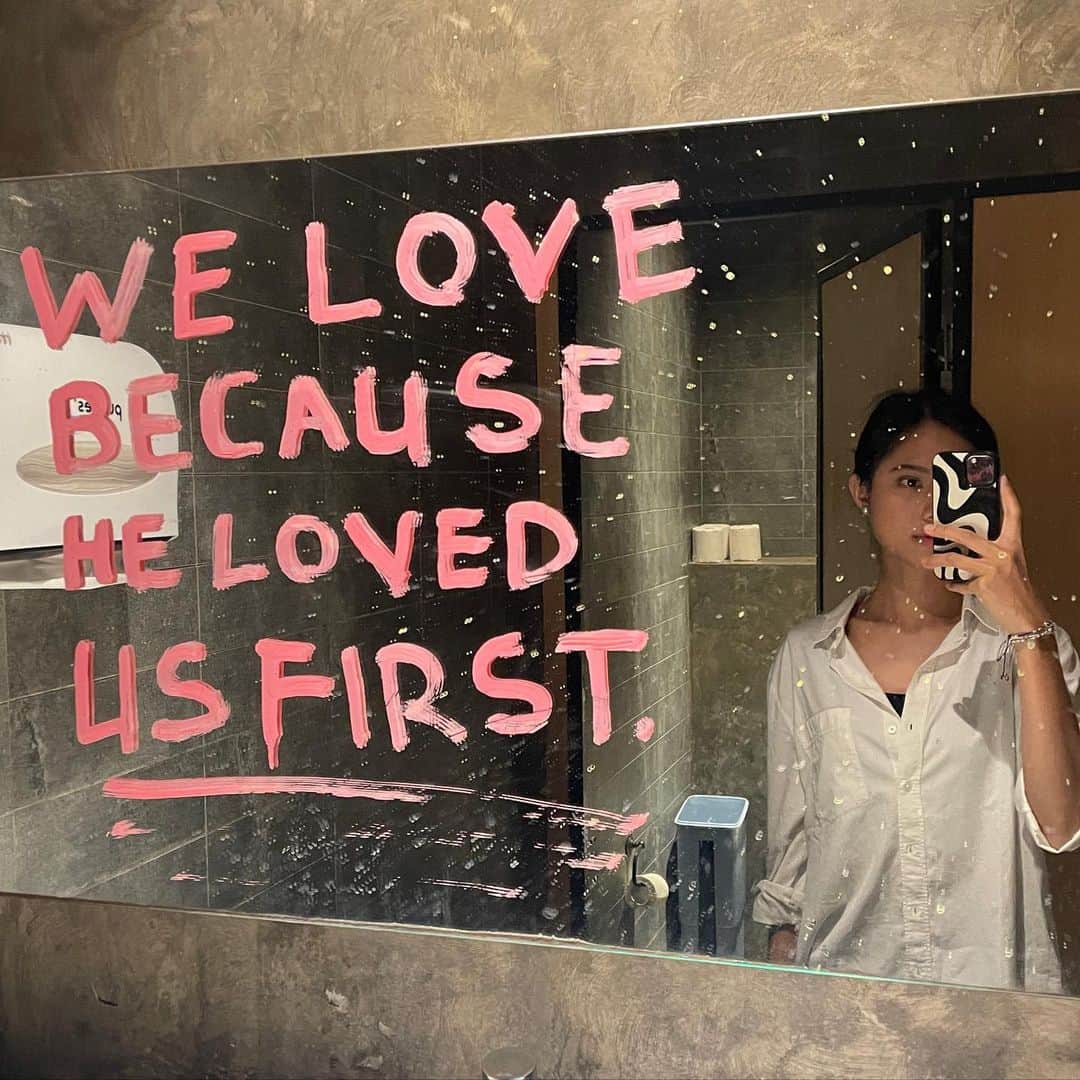 ジェニファー・ラヘル・ナタシャのインスタグラム：「we love because He loved us first💗」