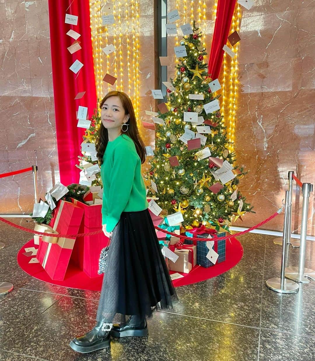 福山唯さんのインスタグラム写真 - (福山唯Instagram)「🎄✨  街にクリスマスツリーがたくさんで可愛い❤️💚  tops @storynine.jp_offcial  ふわふわでお気に入りのニット♡ 【きれい色】カシミア混カラートップス  bagは　@lounie_jp ✨ なっちゃんとおそろだった♡  #coordinate #fashion #christmas #christmastree #winterfashion #storynine #storynine_jp #コーディネート#クリスマスツリー　#クリスマスコーデ　#クリスマス　♡」11月29日 19時38分 - yuifukuyama