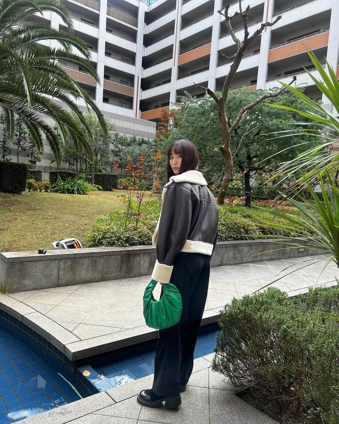 花影香音のインスタグラム：「展示会で注文した @murua_official のアウター暖かくて大活躍〜🫶🏻  #アウター #murua #ユニクロ #uniqlo #ファッション #fashion #休日コーデ」