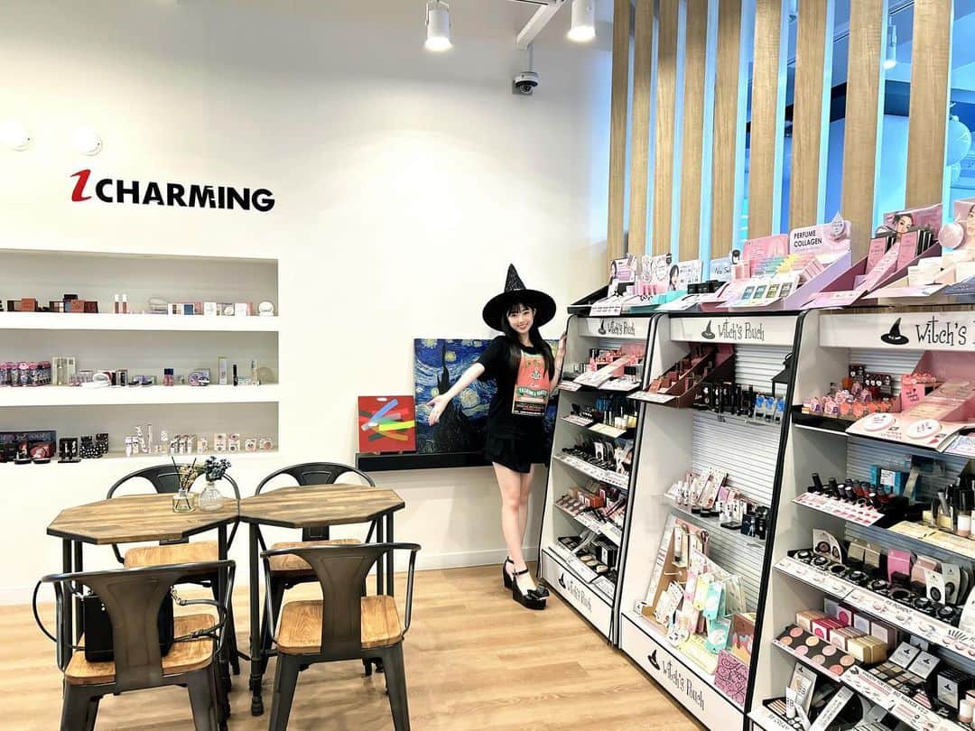  小浜桃奈さんのインスタグラム写真 - ( 小浜桃奈Instagram)「1주년🧙‍♀️🌈  @witchspouch_jp のブランドアンバサダー就任発表から 今日で1年になりました💄 ダイスキなコスメに囲まれてあっという間の1年、、、 これからも頑張ります🩷 楽しみにしてて下さい✨  #witchspouch」11月29日 19時41分 - momona_kohama