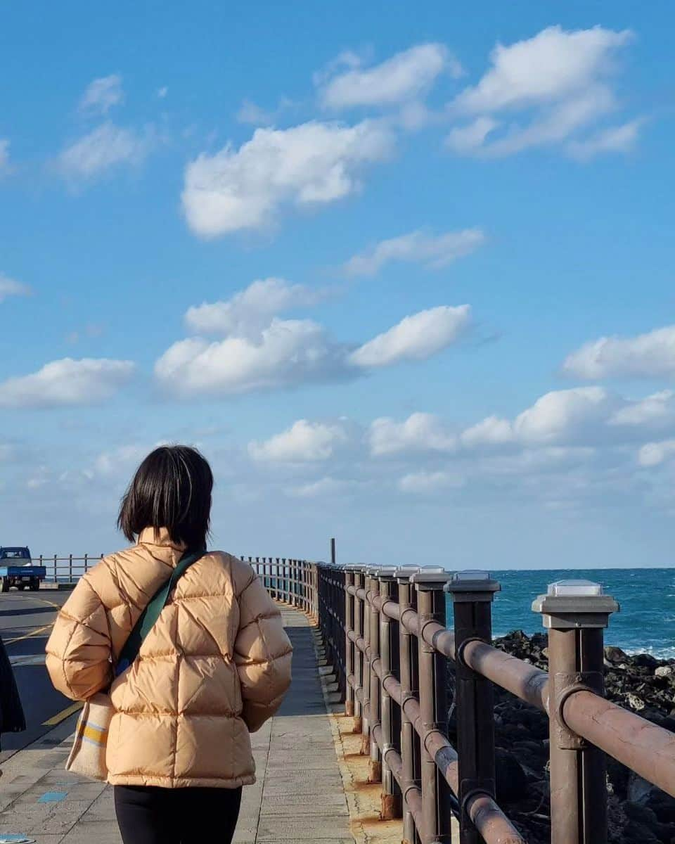 ハ・ヨンジュのインスタグラム：「팀소울숲 제주 워크샵 쉬는날 기꺼이 함께해준 팀원들덕에 재밌는 추억 많이 쌓았다💙」