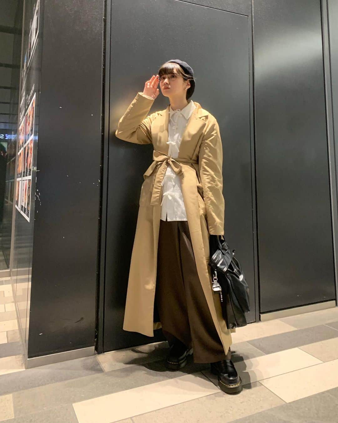 荒川ちかのインスタグラム：「@ryojiobata さんの展示会に行った時の格好🐈 @happyjohn_official さんのパンツを初めてはいた日でした🍁 秋に着たかった服を着れてよかった〜(最近一気に寒くなっちゃったからね…) 冬服もたくさん楽しめますように❄️  #地下鉄の外装  #happyjohn」