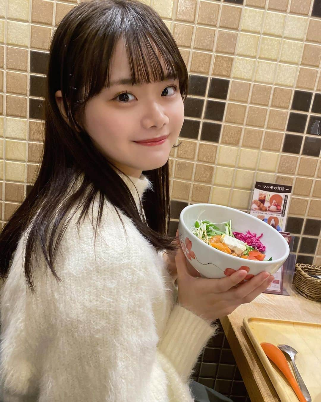 ANRIさんのインスタグラム写真 - (ANRIInstagram)「⁣ ・⁣ ・⁣ ・⁣ ・⁣ ⁣ ⁣ こちら今日のごはん、どこの何食べたでしょう！(超難問)⁣ ⁣ ⁣ ⁣ お友達2人とも写真撮ってくれた📸好⁣ ⁣  ずーーっと大事にしたい🥺」11月29日 19時52分 - anri_n0822