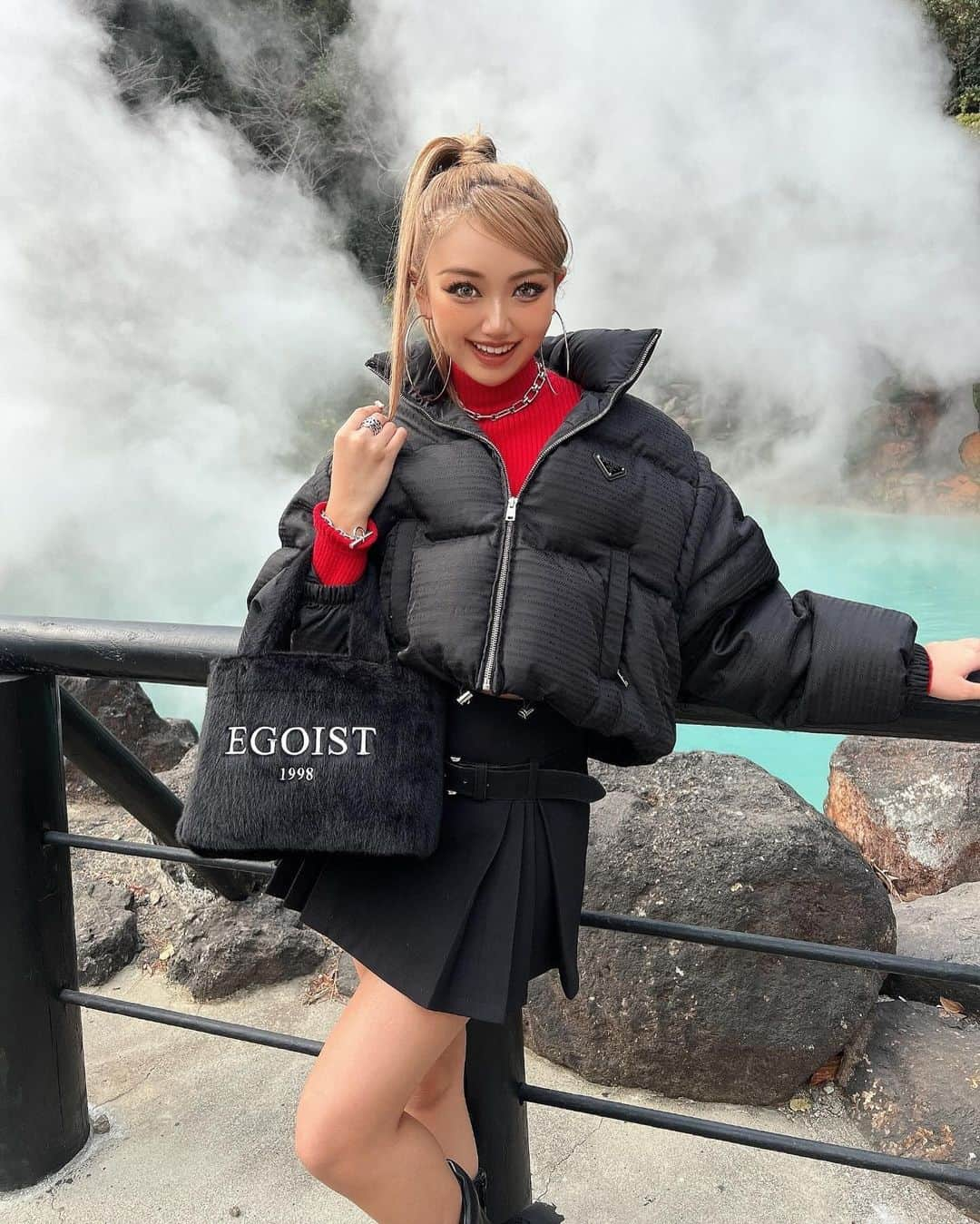 中村りおんさんのインスタグラム写真 - (中村りおんInstagram)「nutsツアーで初の大分県なう〜✈️♨️✨ 楽しすぎる〜🫶🏼 今日はポニテしてみたッ😛 ・ 最近ゲトったbag、ファー感が可愛いやろ？💖  @egoist_official の *:ﾟ ｡.★゛ ・ ・ #nuts #fashionista#followme#l4l #instagood#fashion#style #streetstyle #gal#likeit#liketime#model#ootd #셀카 #셀스타그램」11月29日 19時45分 - rion_nakamura89